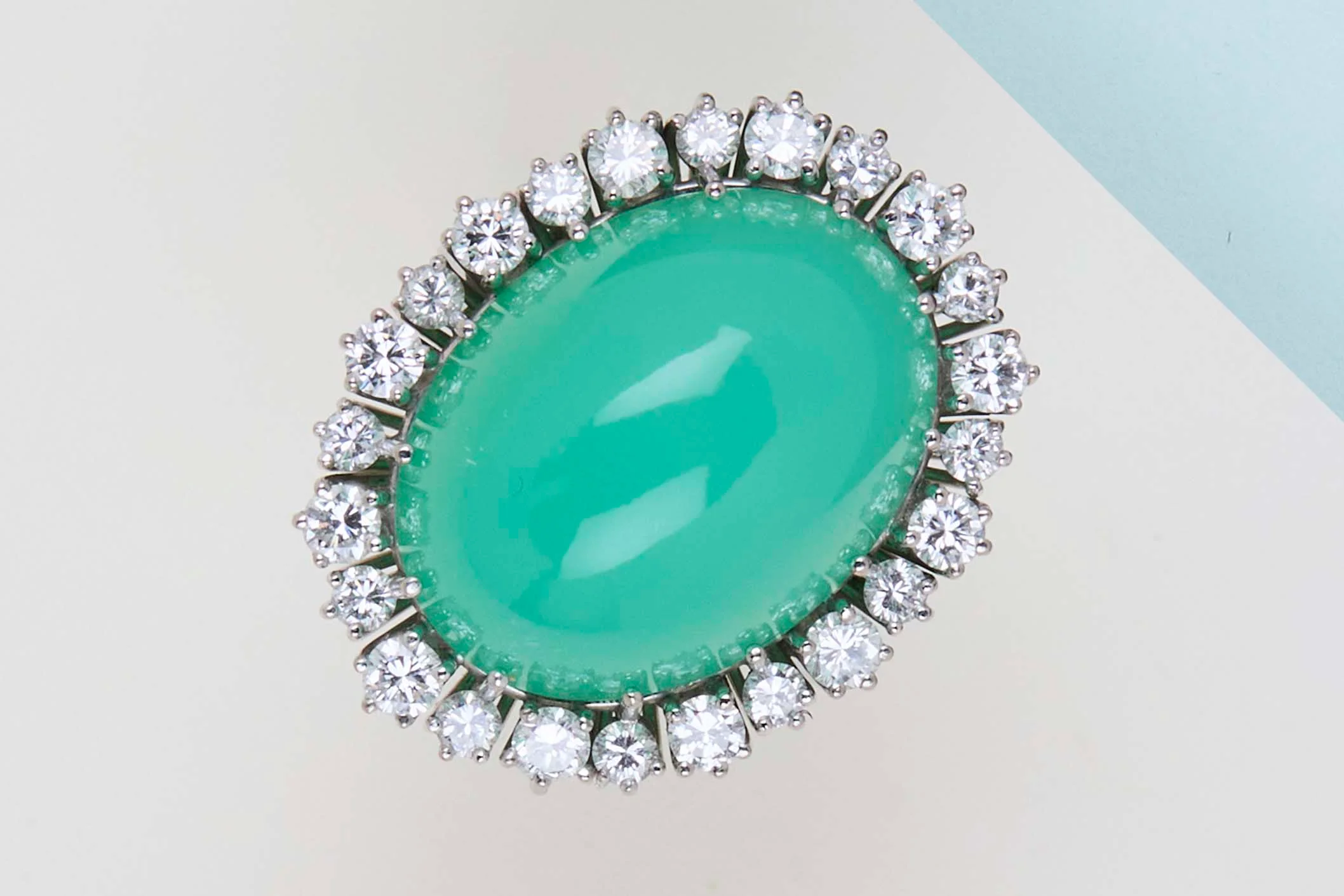 18ct. White Gold Ring - Size 54 - Chrysopraas - 12 Big Round Diamonds - 12 Small Round Diamonds