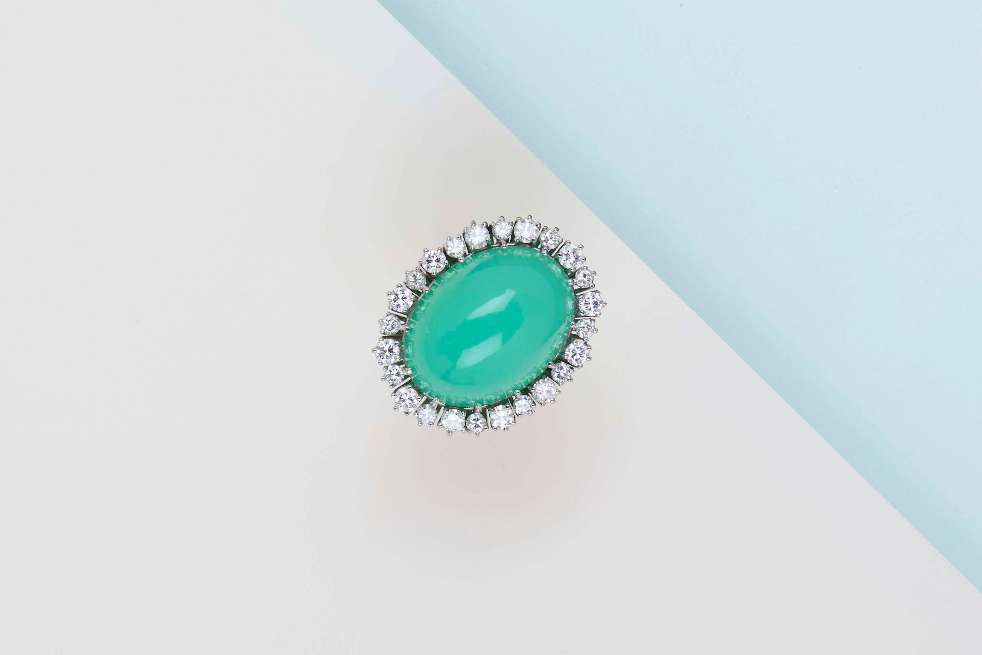 18ct. White Gold Ring - Size 54 - Chrysopraas - 12 Big Round Diamonds - 12 Small Round Diamonds - Image 2