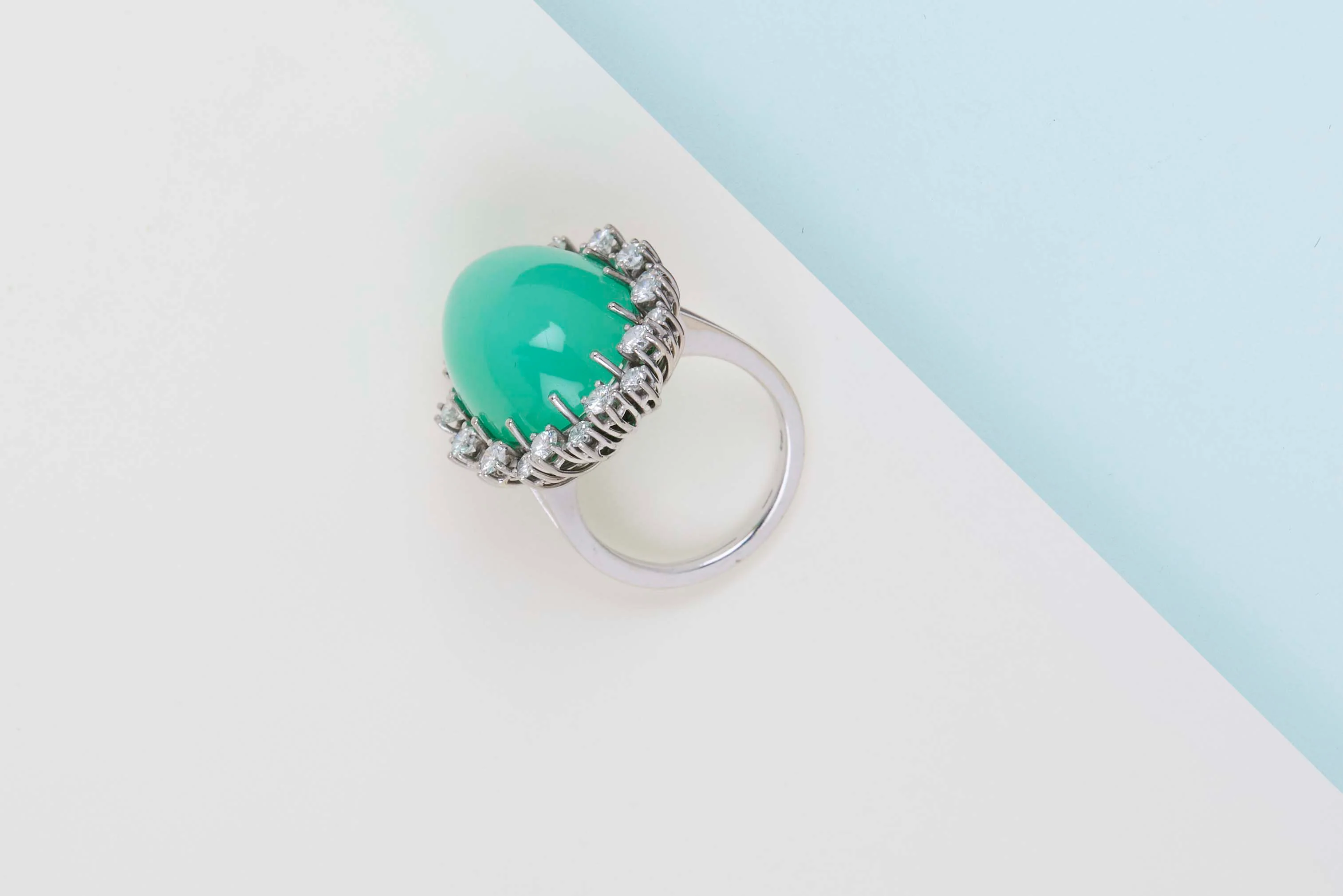 18ct. White Gold Ring - Size 54 - Chrysopraas - 12 Big Round Diamonds - 12 Small Round Diamonds - Image 3