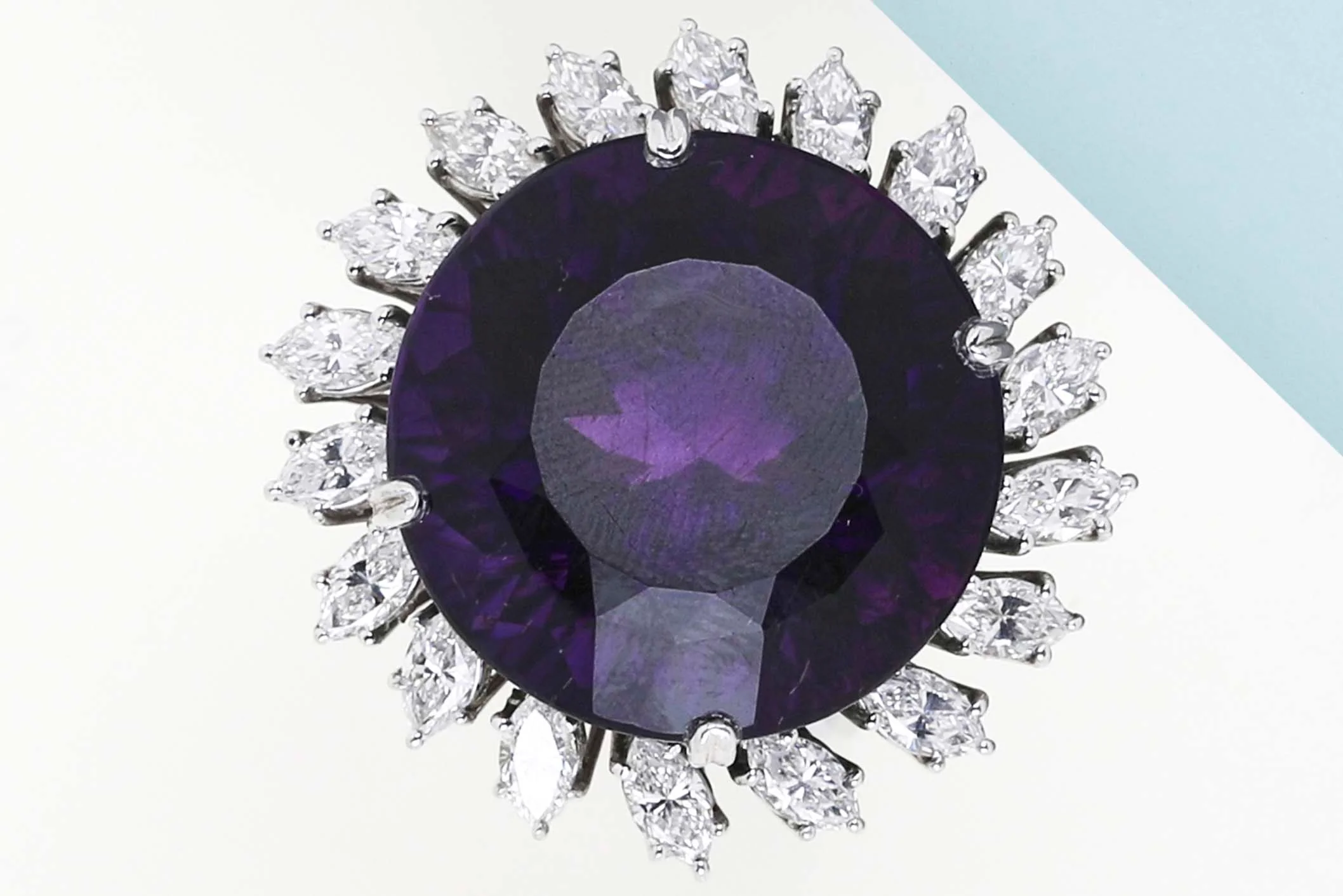 18ct. White Gold Ring - Size 56 - Amethyst - 20 Navette Cut Diamonds