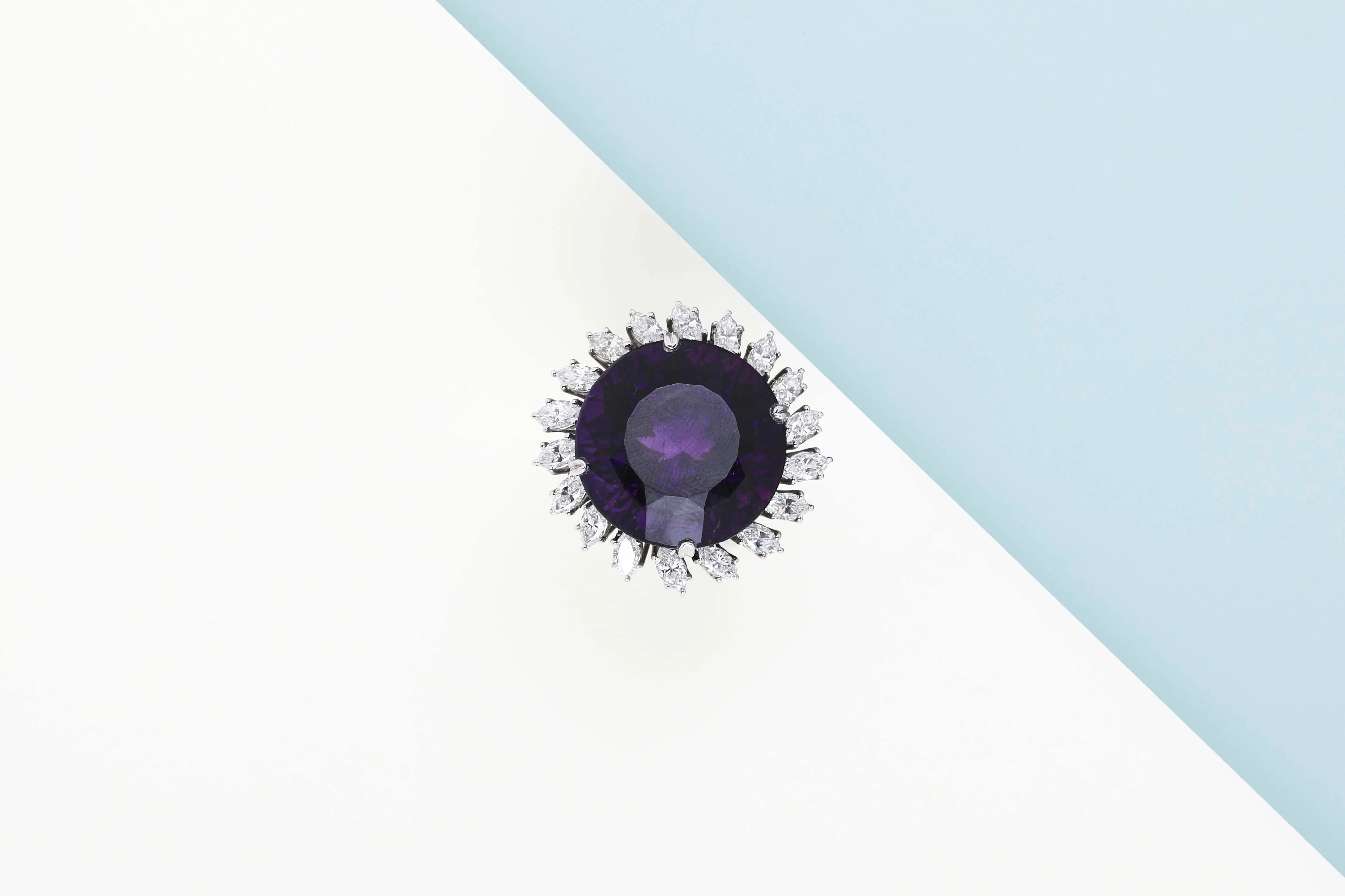 18ct. White Gold Ring - Size 56 - Amethyst - 20 Navette Cut Diamonds - Image 2