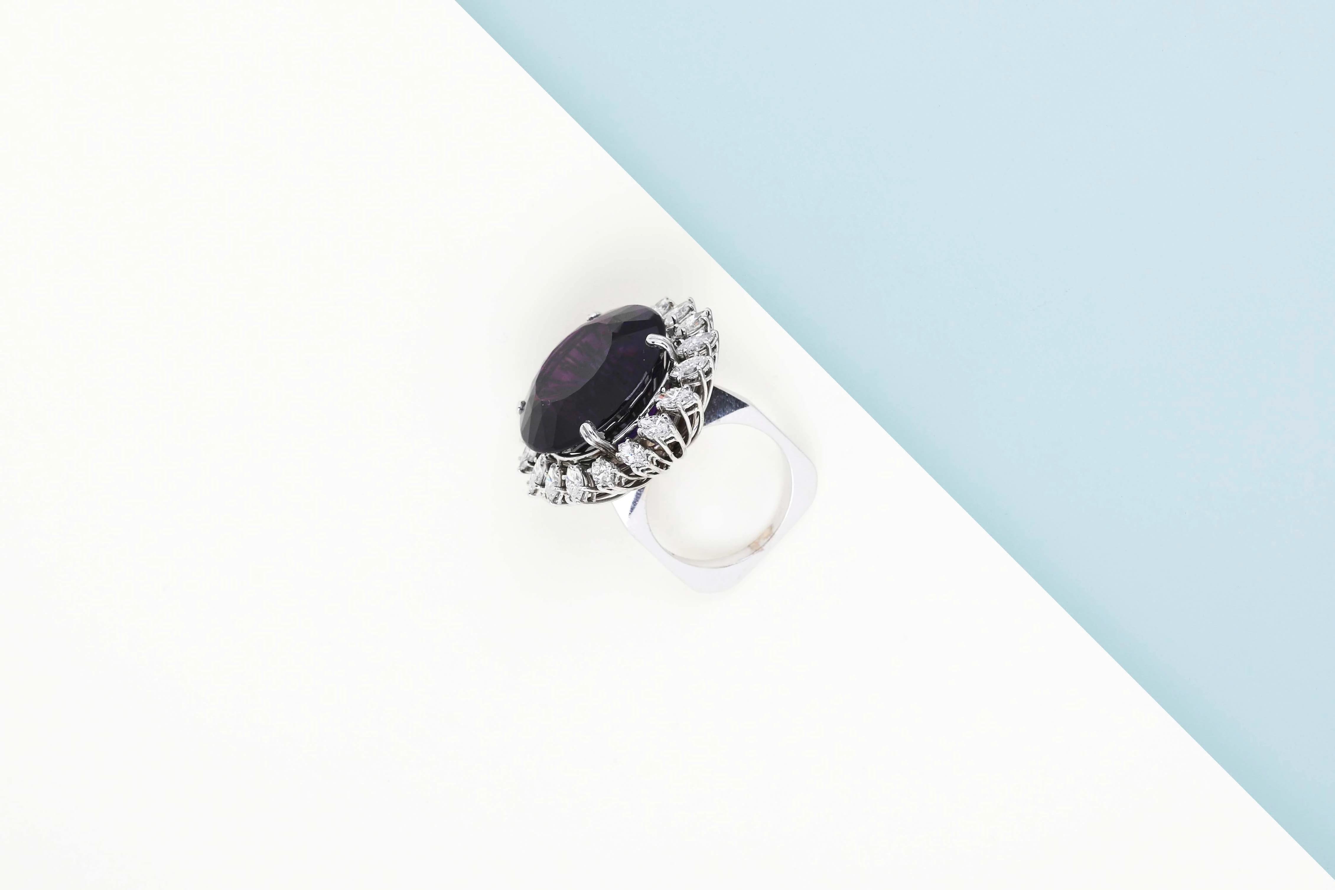 18ct. White Gold Ring - Size 56 - Amethyst - 20 Navette Cut Diamonds - Image 3