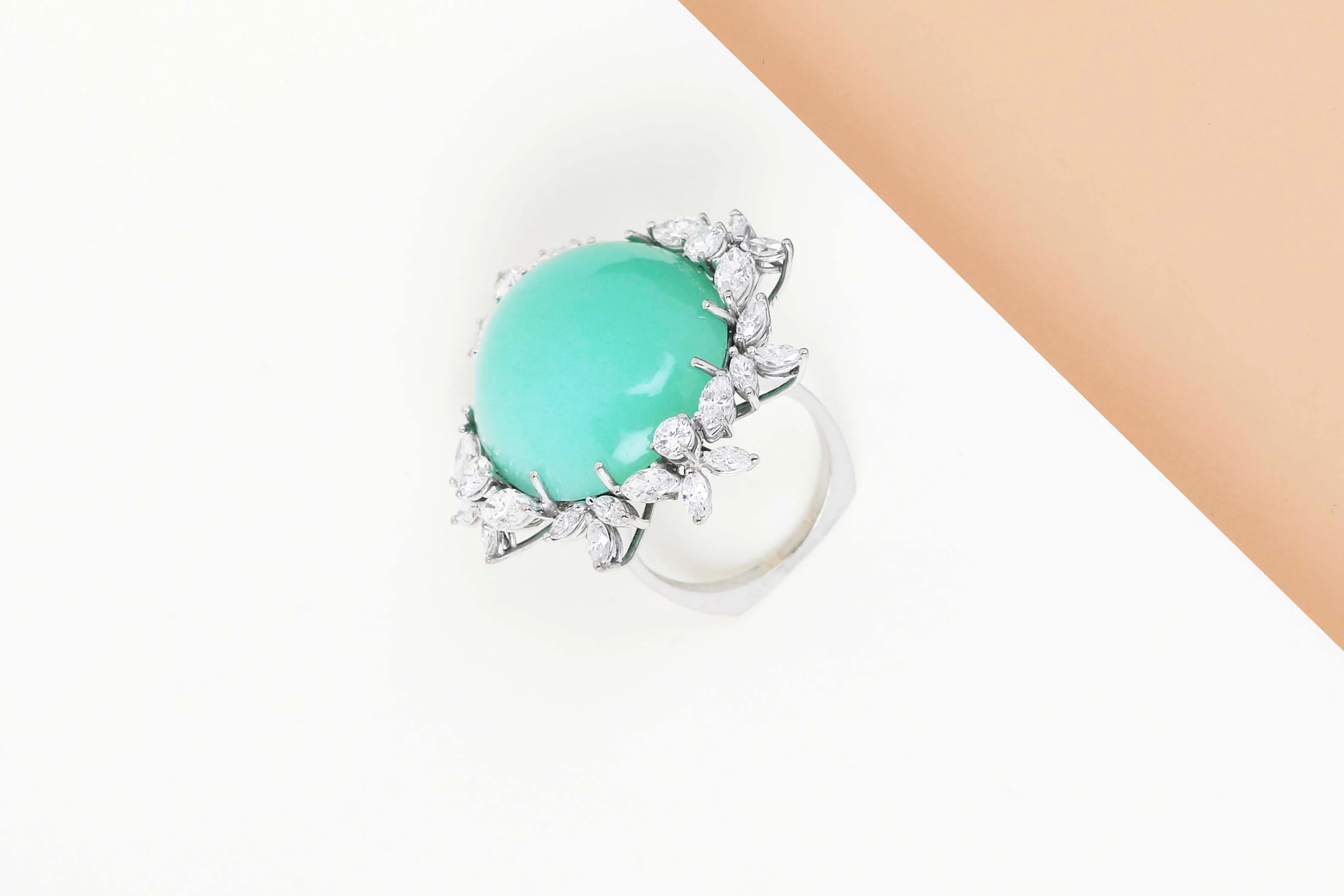 18ct. White Gold Ring - Size 56 - Chrysopraas - 4 Round Cut Diamonds - 20 Small Navette Cut Diamonds - 8 Big Navette Cut Diamonds - Image 3