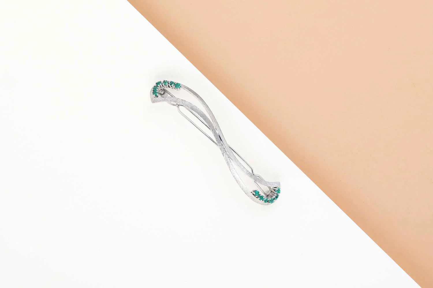 18ct. White Gold Hairpin - 12 Emerald 8 Side Cut 12x 0.01 0,12 Carat