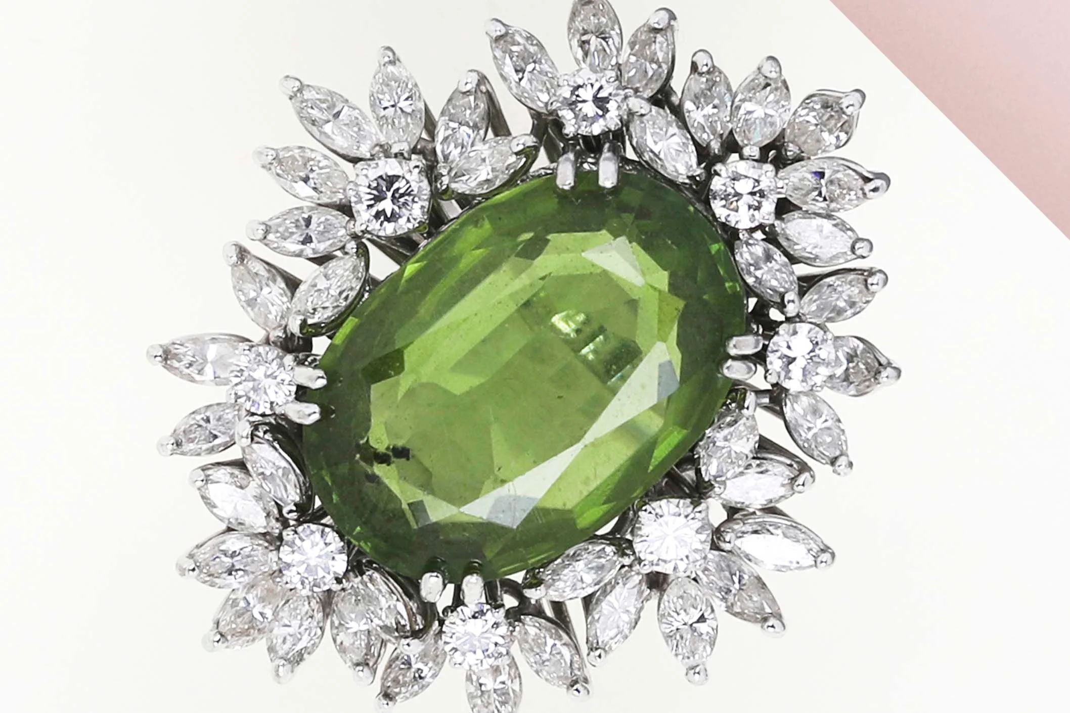 18ct. White Gold Ring - Size 54 - Tourmaline - 40 Navette Cut Diamonds - 8 Round Cut Diamonds
