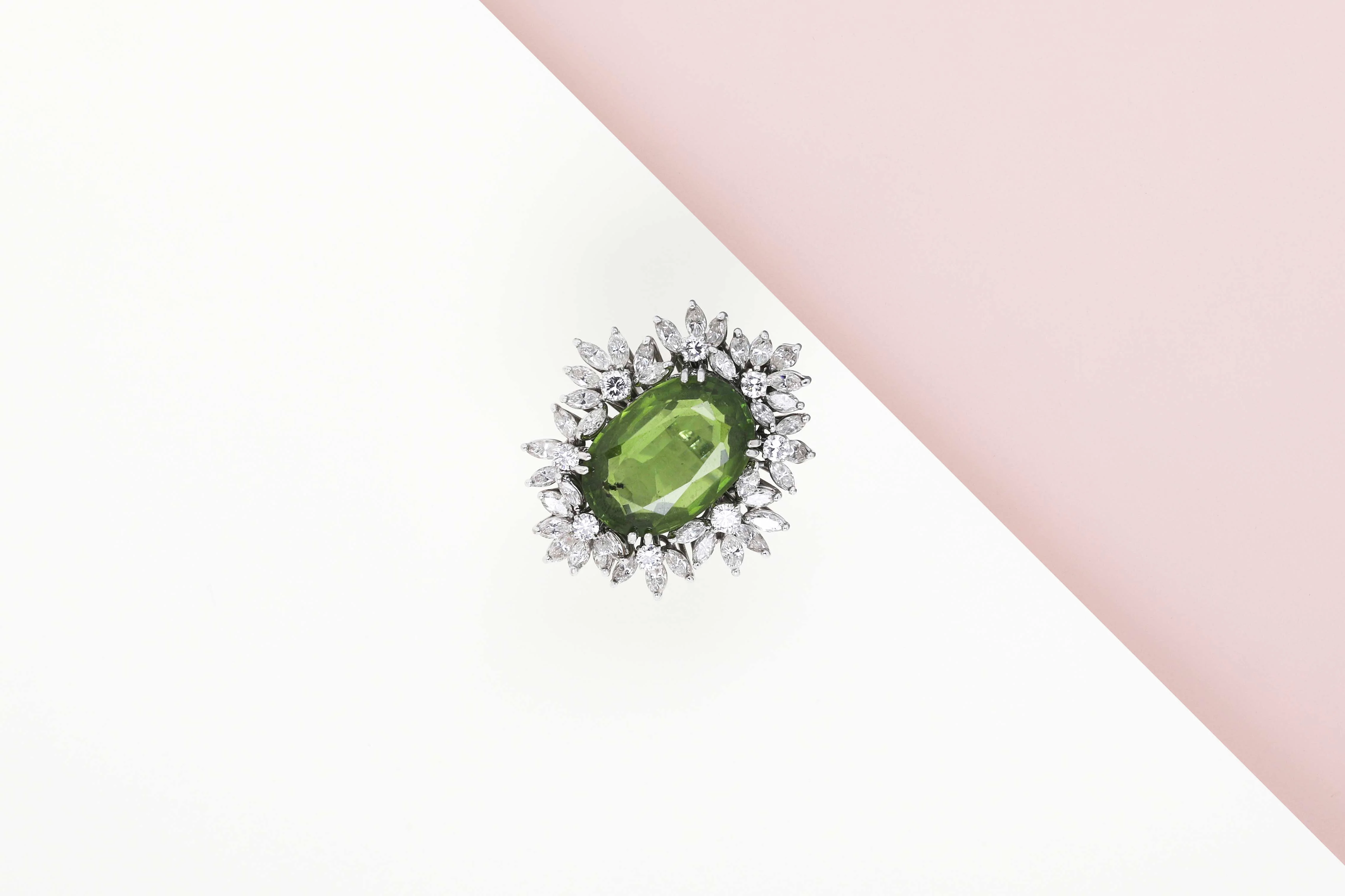 18ct. White Gold Ring - Size 54 - Tourmaline - 40 Navette Cut Diamonds - 8 Round Cut Diamonds - Image 2