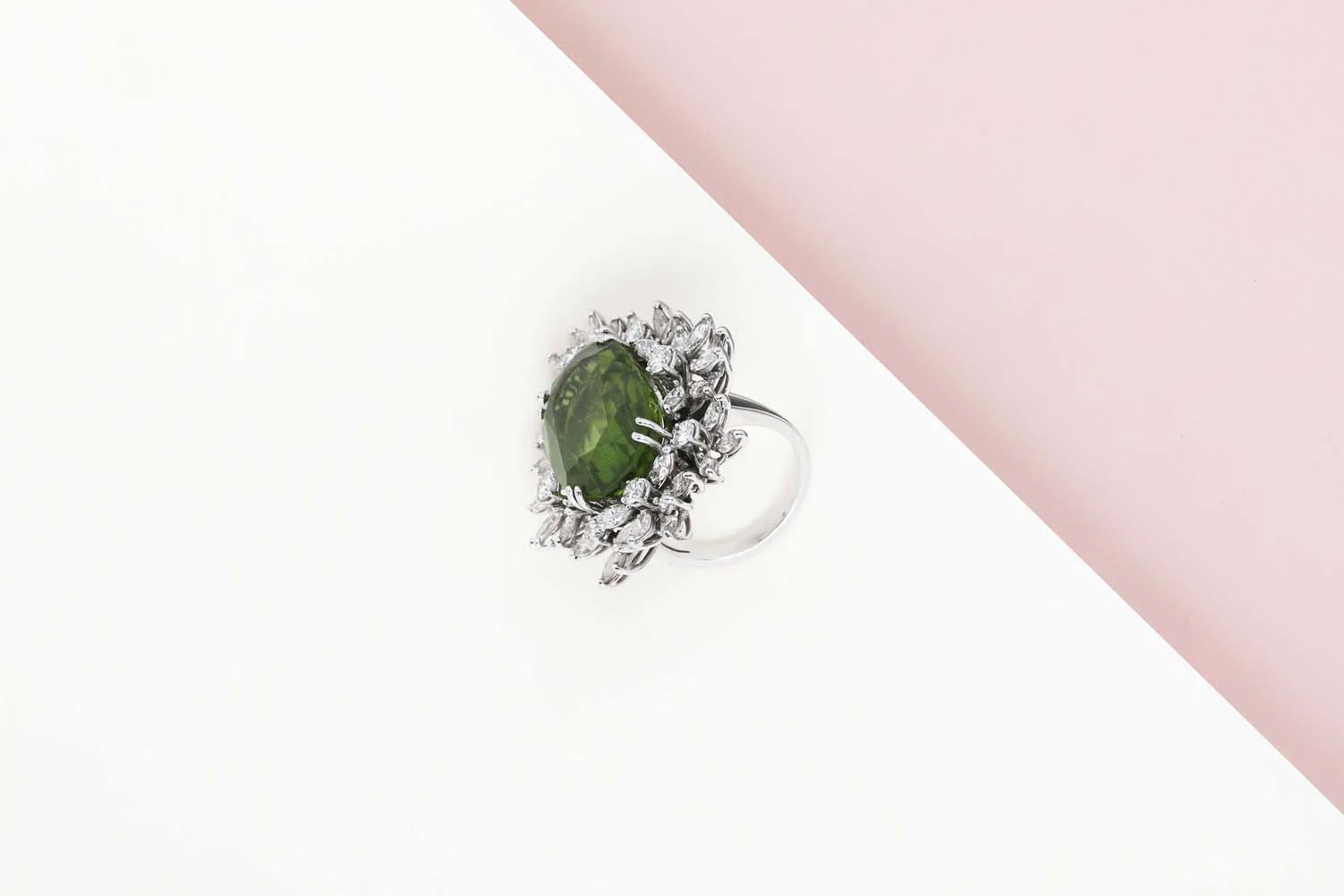 18ct. White Gold Ring - Size 54 - Tourmaline - 40 Navette Cut Diamonds - 8 Round Cut Diamonds - Image 3