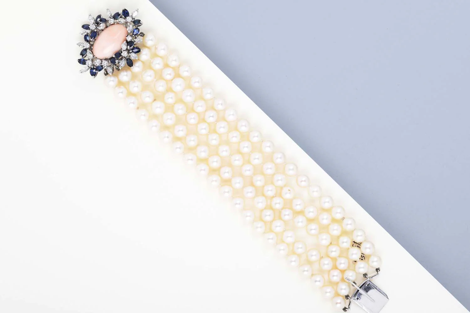 18ct. White Gold Bracelet - 19CM - 16 Navette Cut Diamonds - 8 Diamonds - 18 Sapphire Navette Cut - 105 Pearls