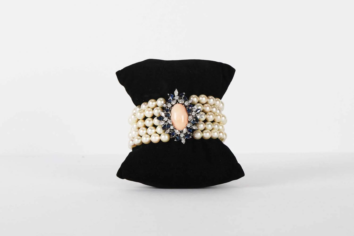 18ct. White Gold Bracelet - 19CM - 16 Navette Cut Diamonds - 8 Diamonds - 18 Sapphire Navette Cut - 105 Pearls - Image 2