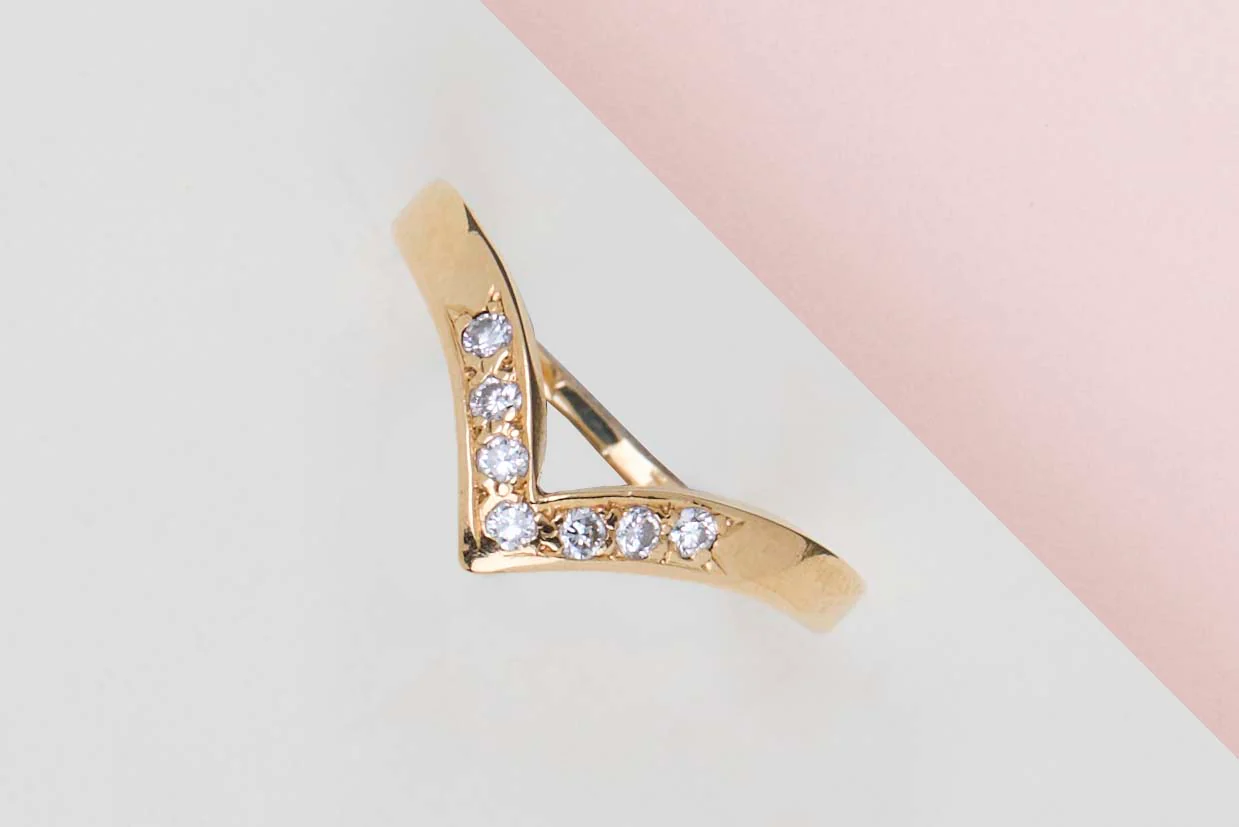 18ct. Yellow Gold Ring - Diamonds - Size 56