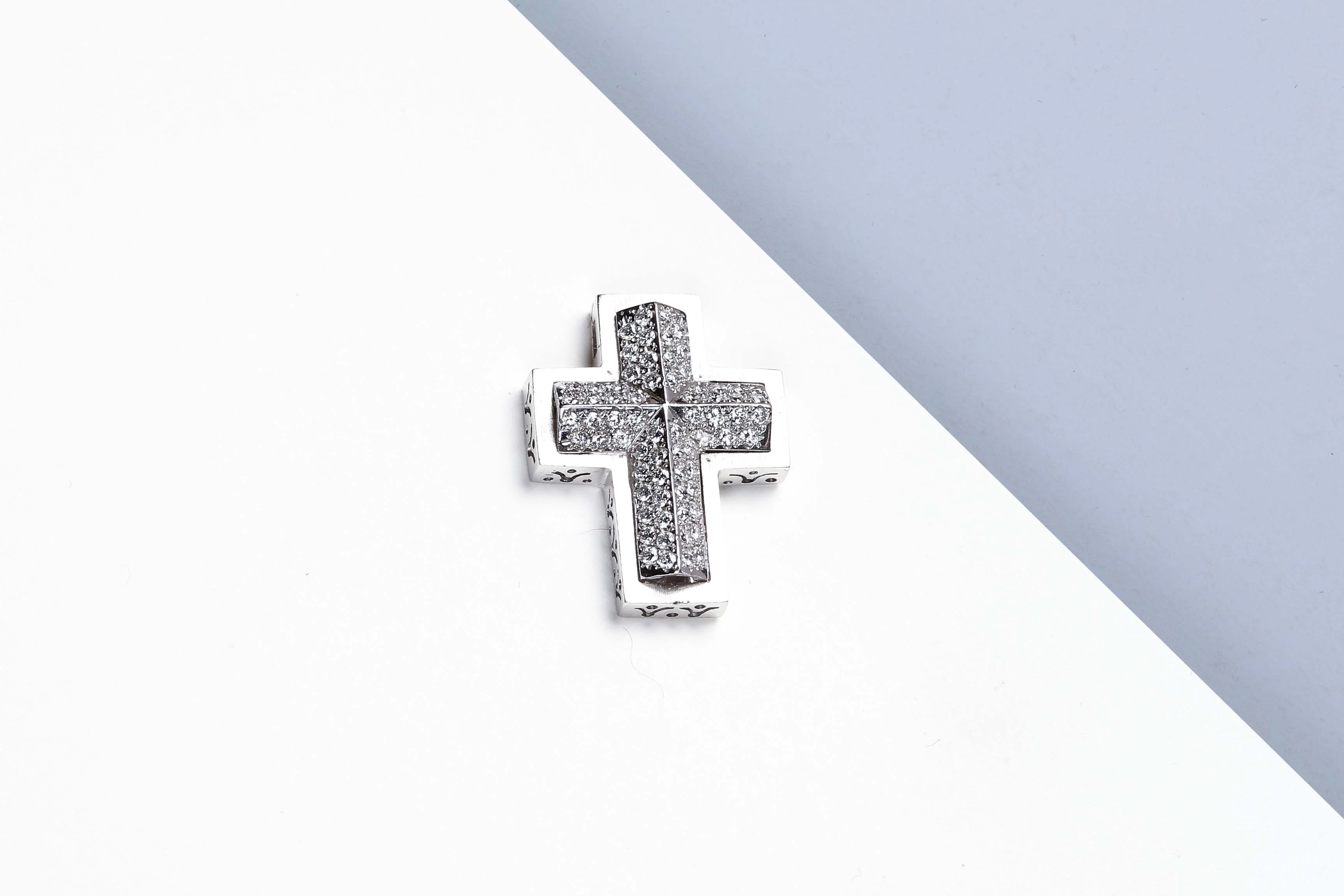 18 ct. White Gold Pendant - Diamonds