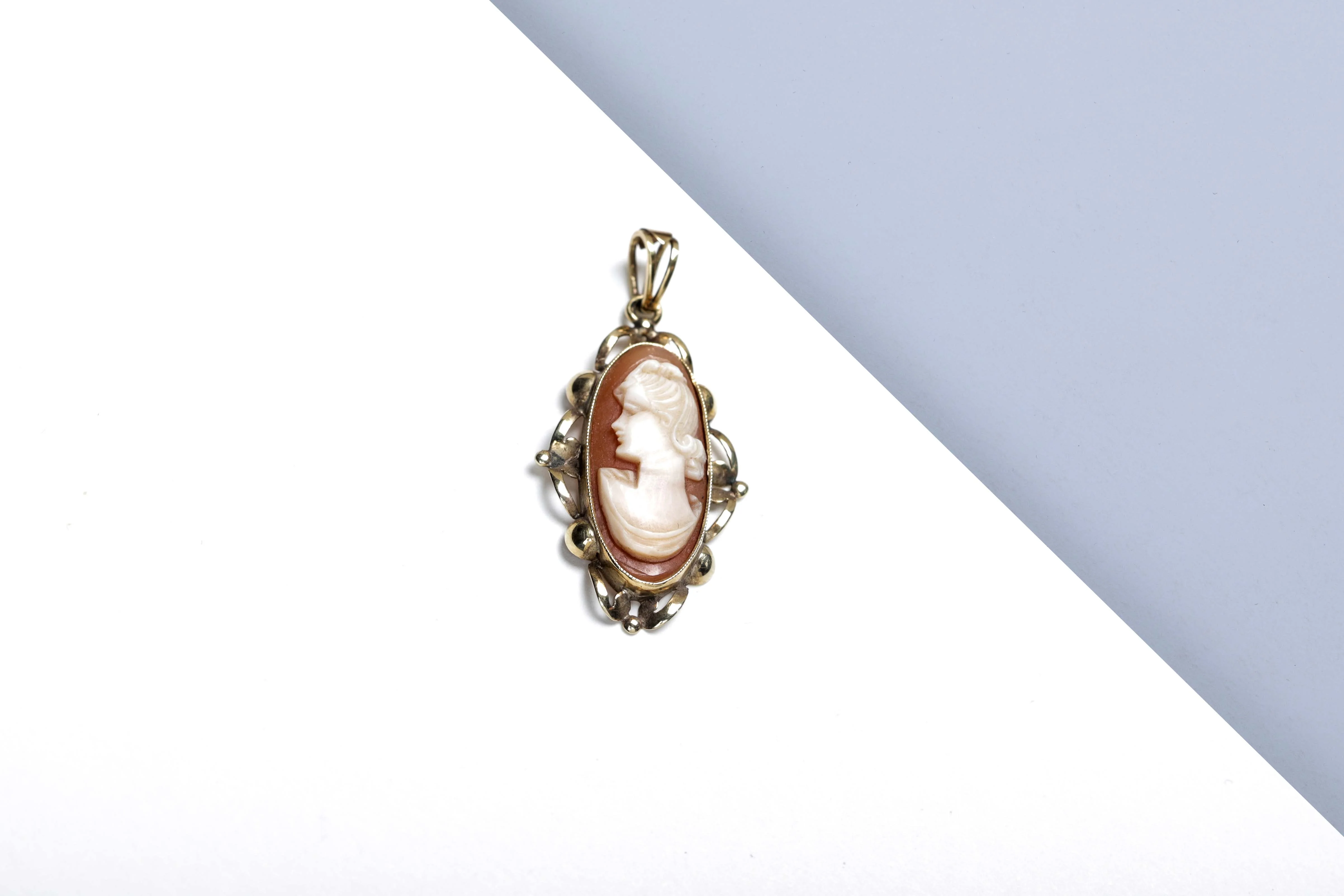 14 ct. Yellow Gold Pendant - Cameo