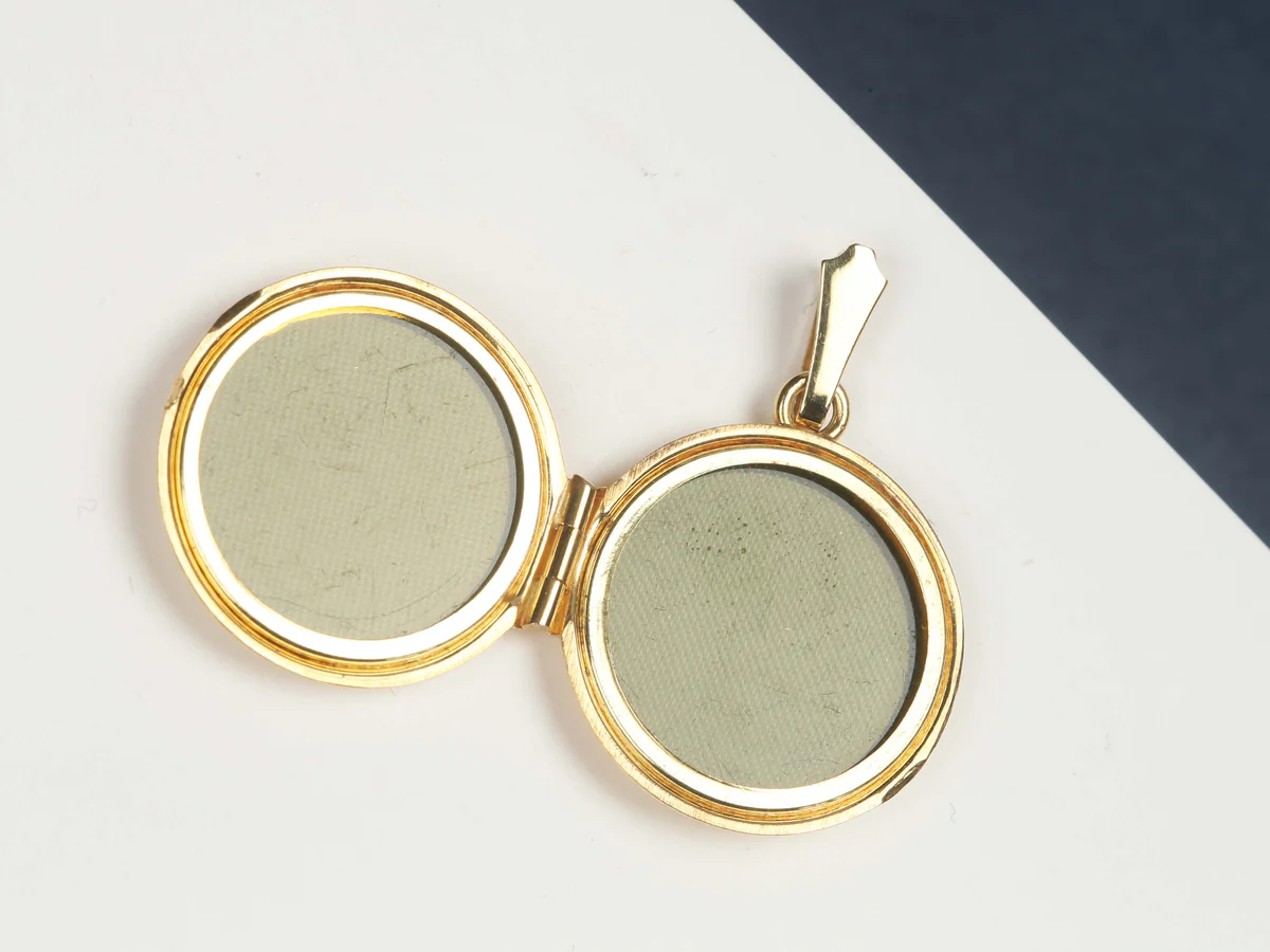 18 ct. Yellow Gold Medallion - Image 2