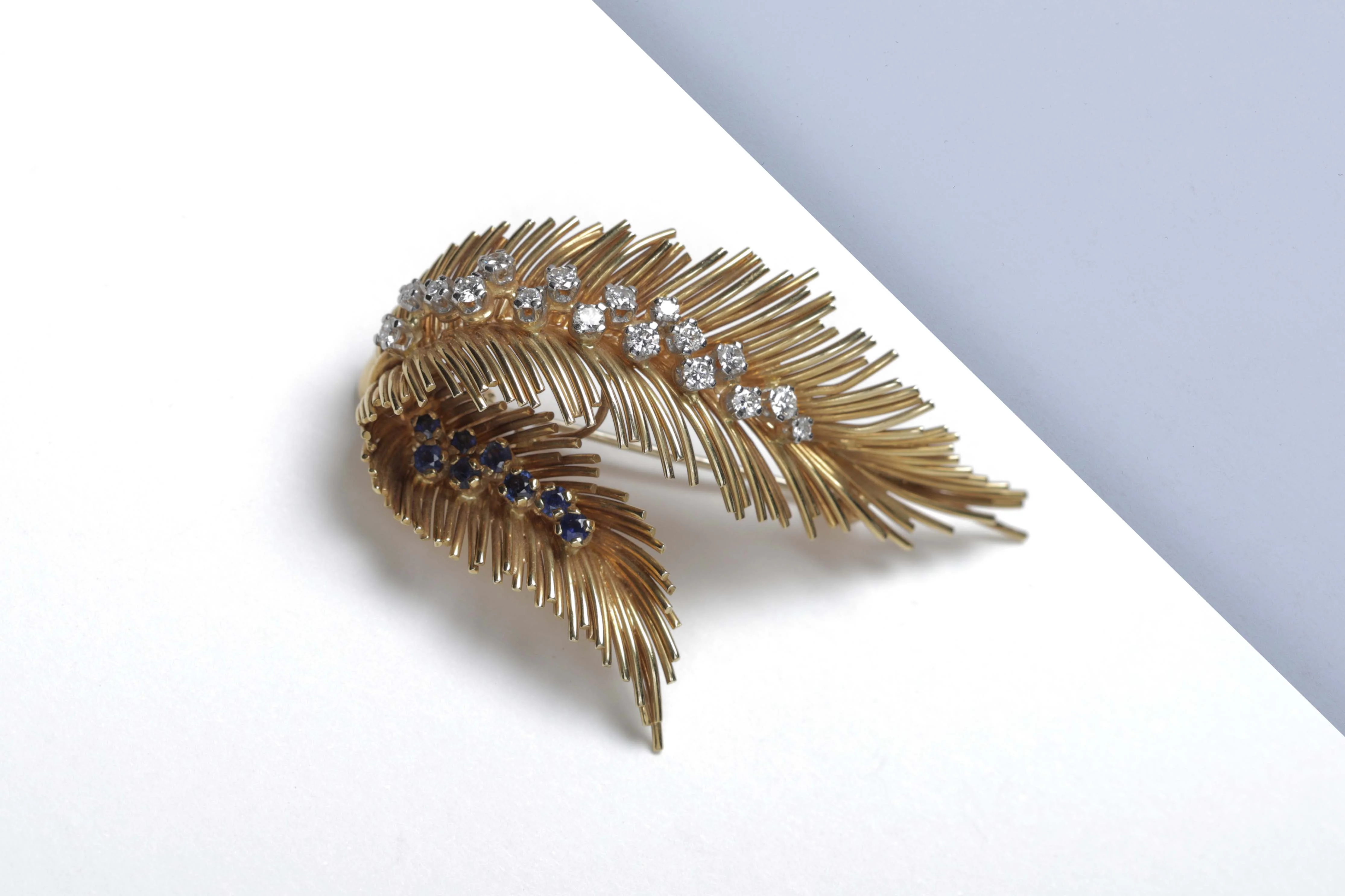 18 ct. Yellow Gold Brooch - Diamonds - Sapphires
