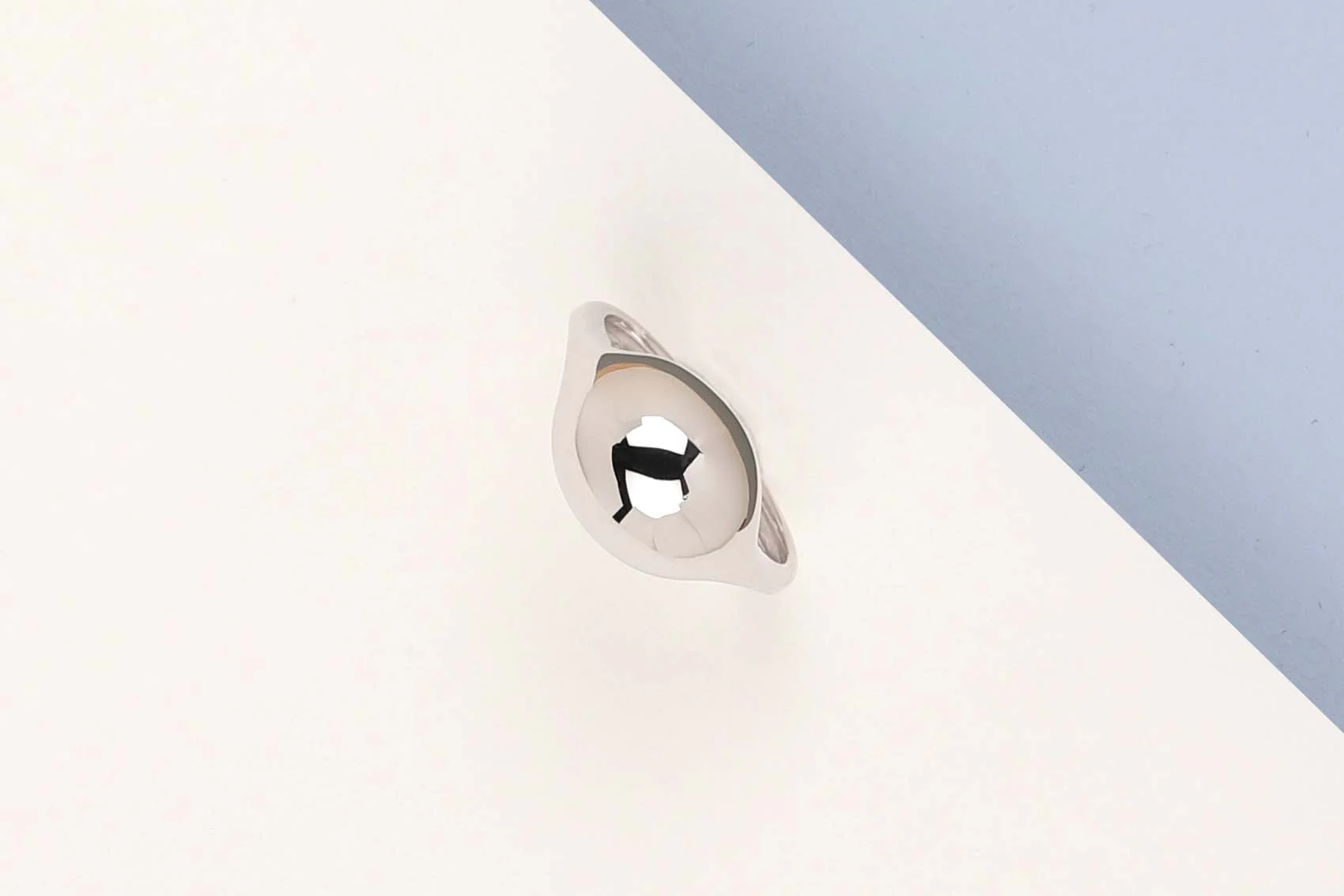 18 ct. White Gold Ring - Size 53 - Image 2