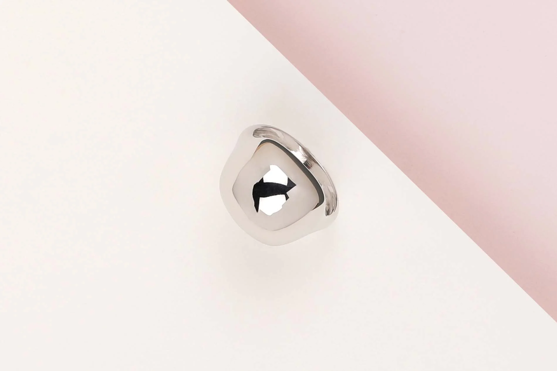 18 ct. White Gold Ring - Size 53 - Image 2
