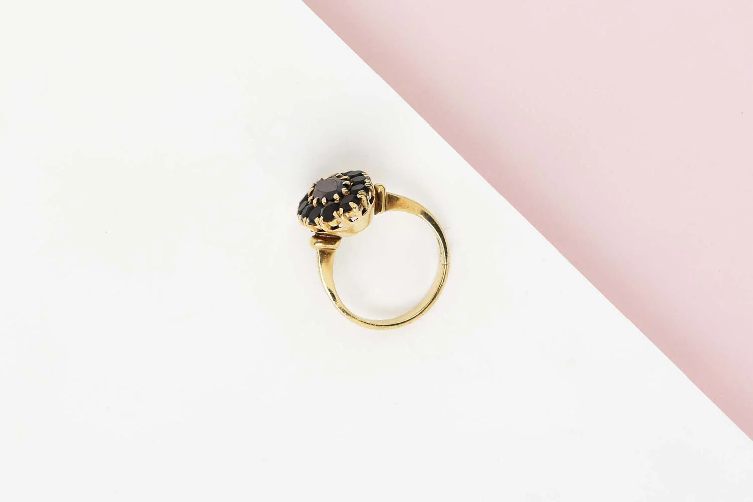 14 CT. Yellow Gold Ring - Garnet - Size 55 - Image 3