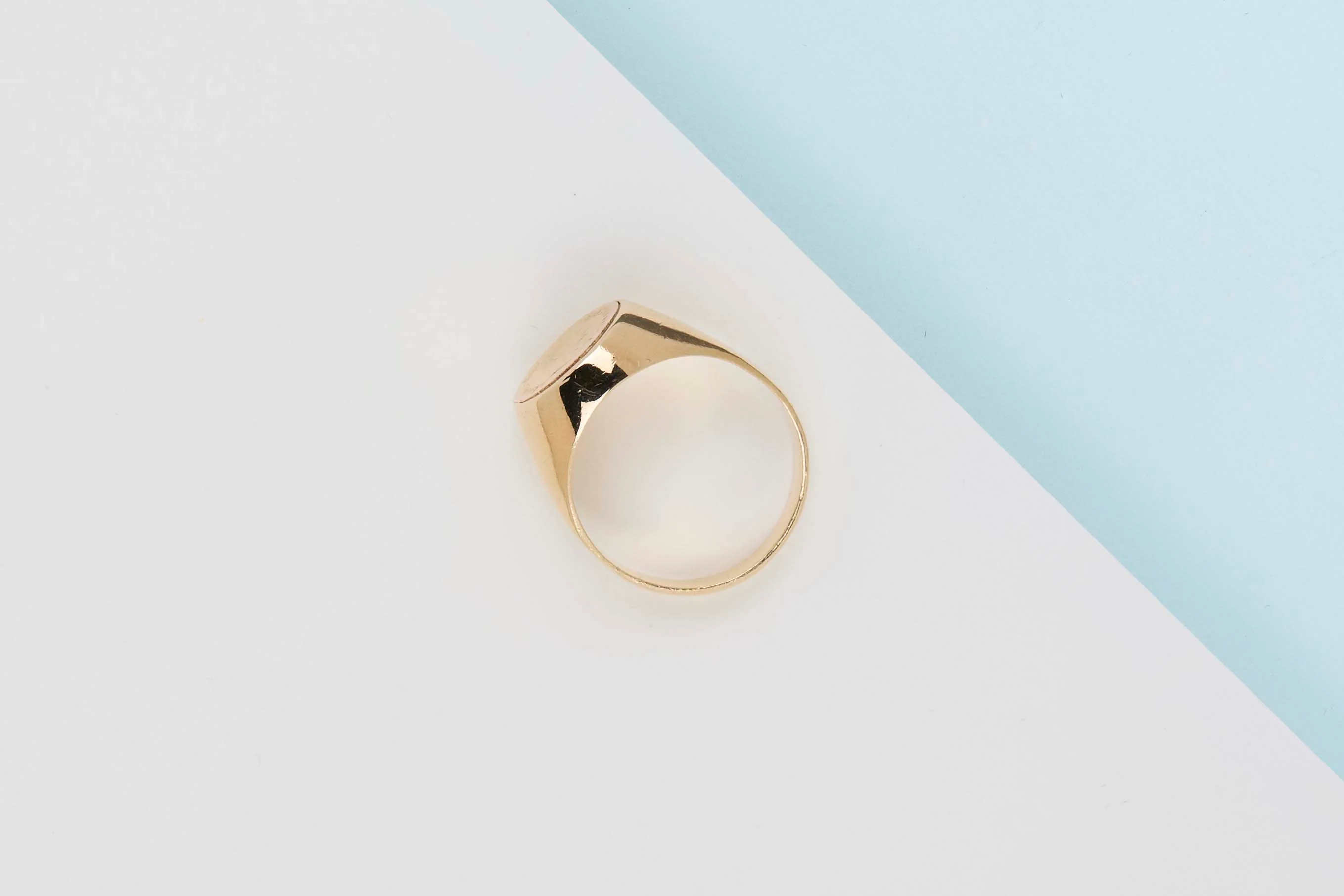 18 CT. Yellow Gold Ring - Size 50 - Image 3