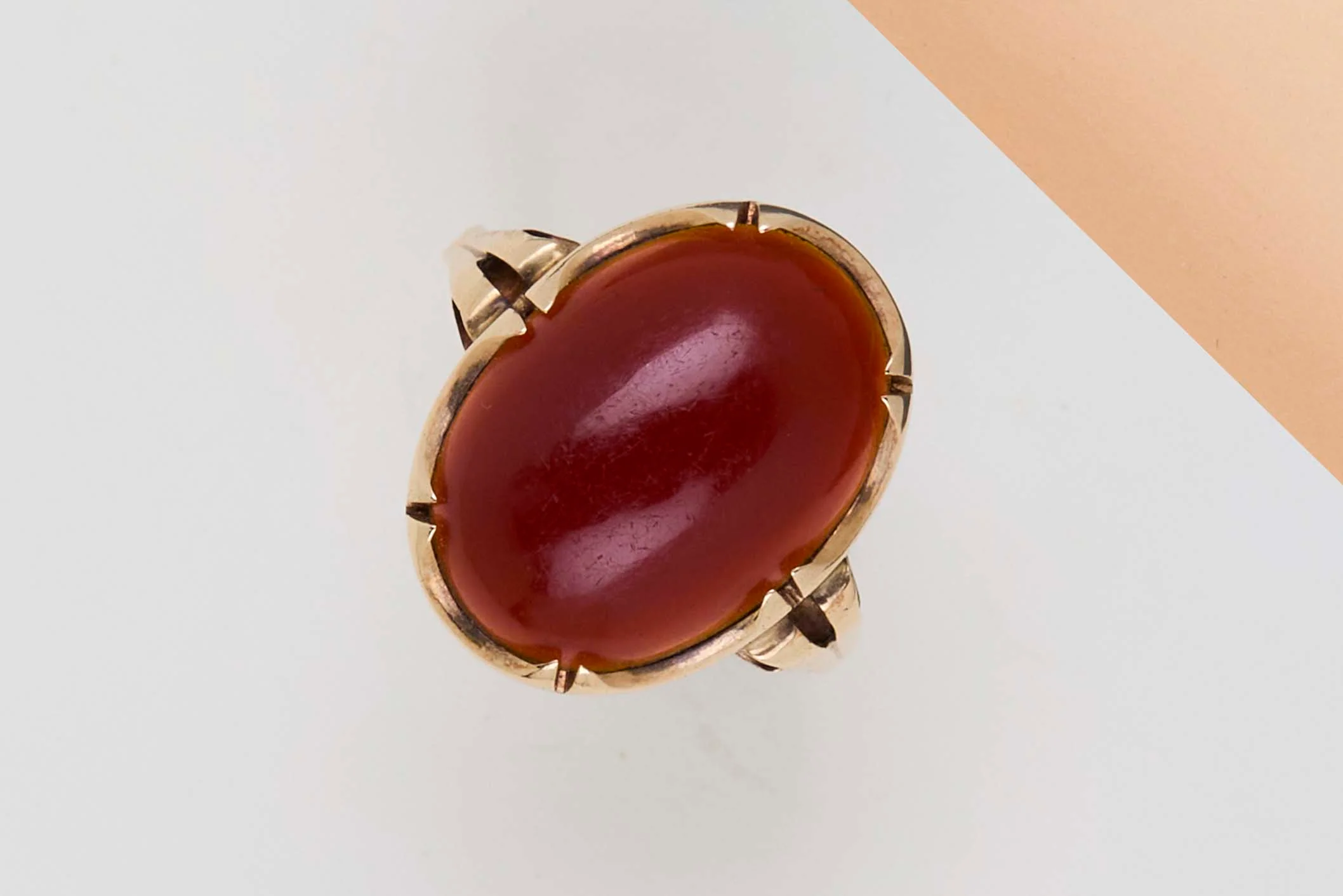 14 CT. Yellow Gold Ring - Carnelian - Size 60