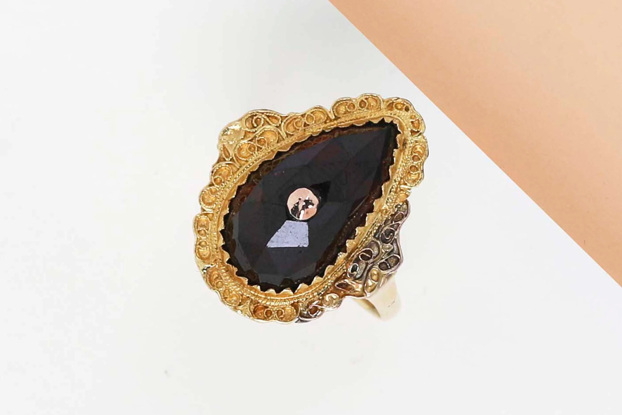 14 ct. Yellow Gold ring - Garnet