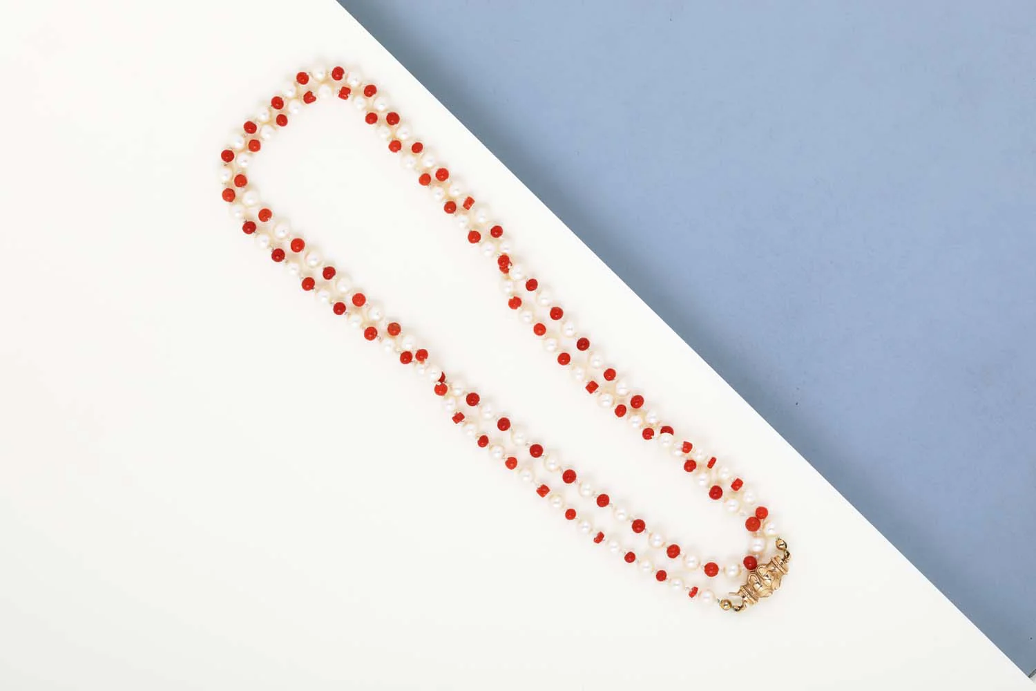Necklace with gold closure Piece - Pearls & Blood Coral - Image 3