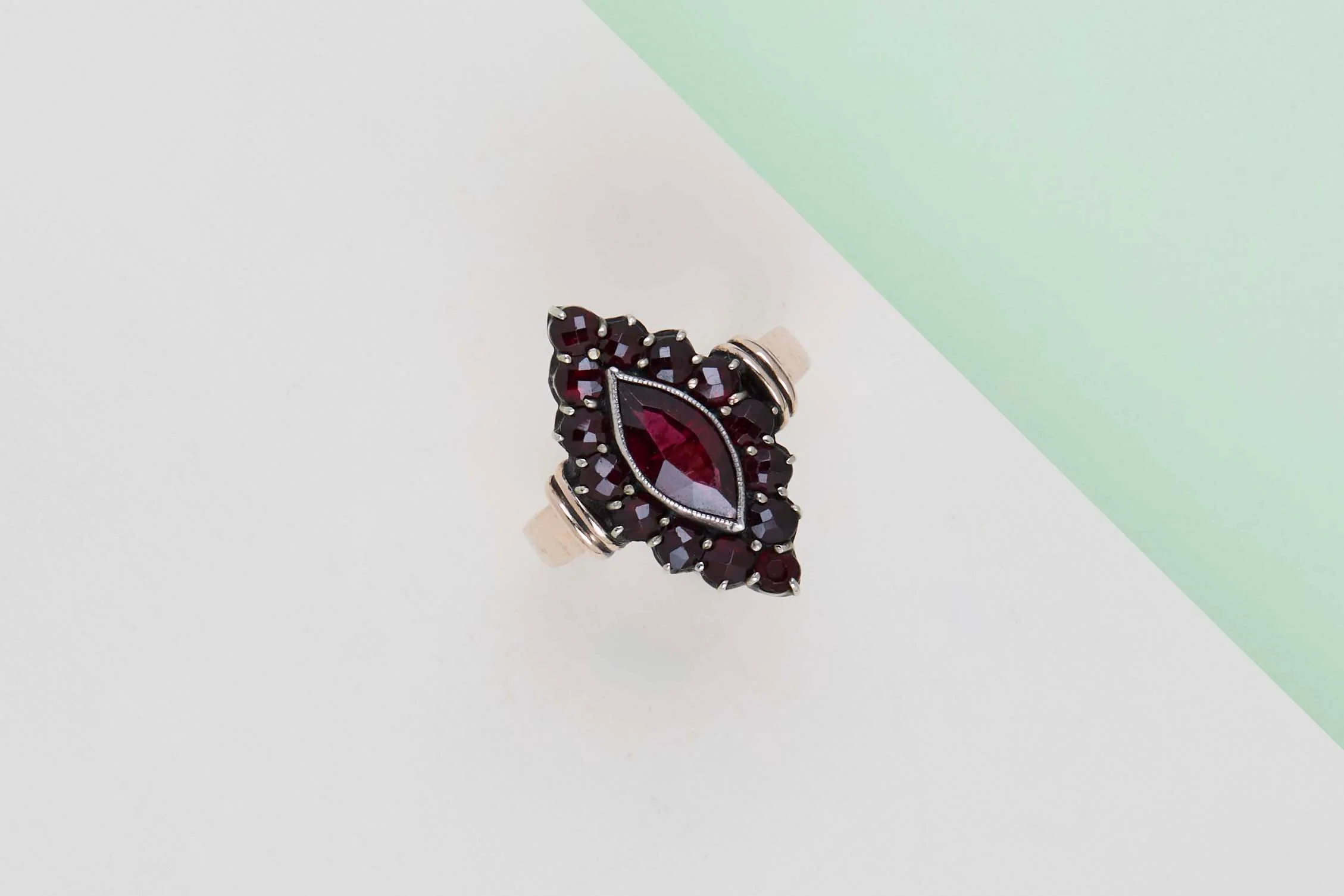 9ct. White Gold Ring - Garnet - Size 53 - Image 2