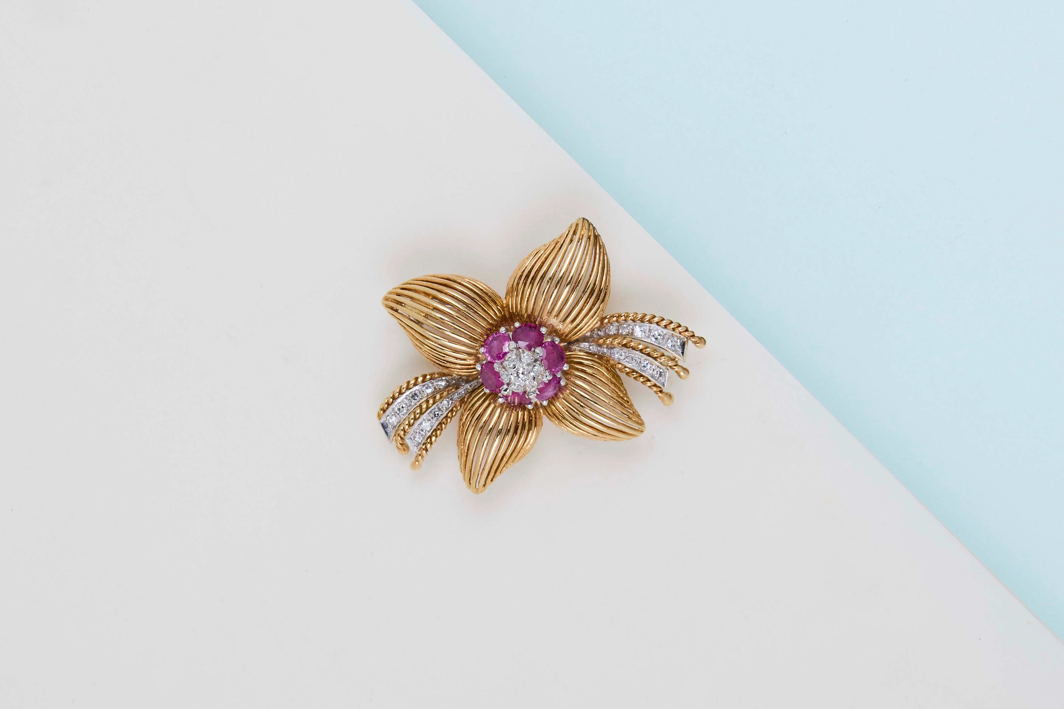 Brooche - 18ct. Yellow & White Gold - Rubies & Diamonds - 4 x 3 CM - Image 2