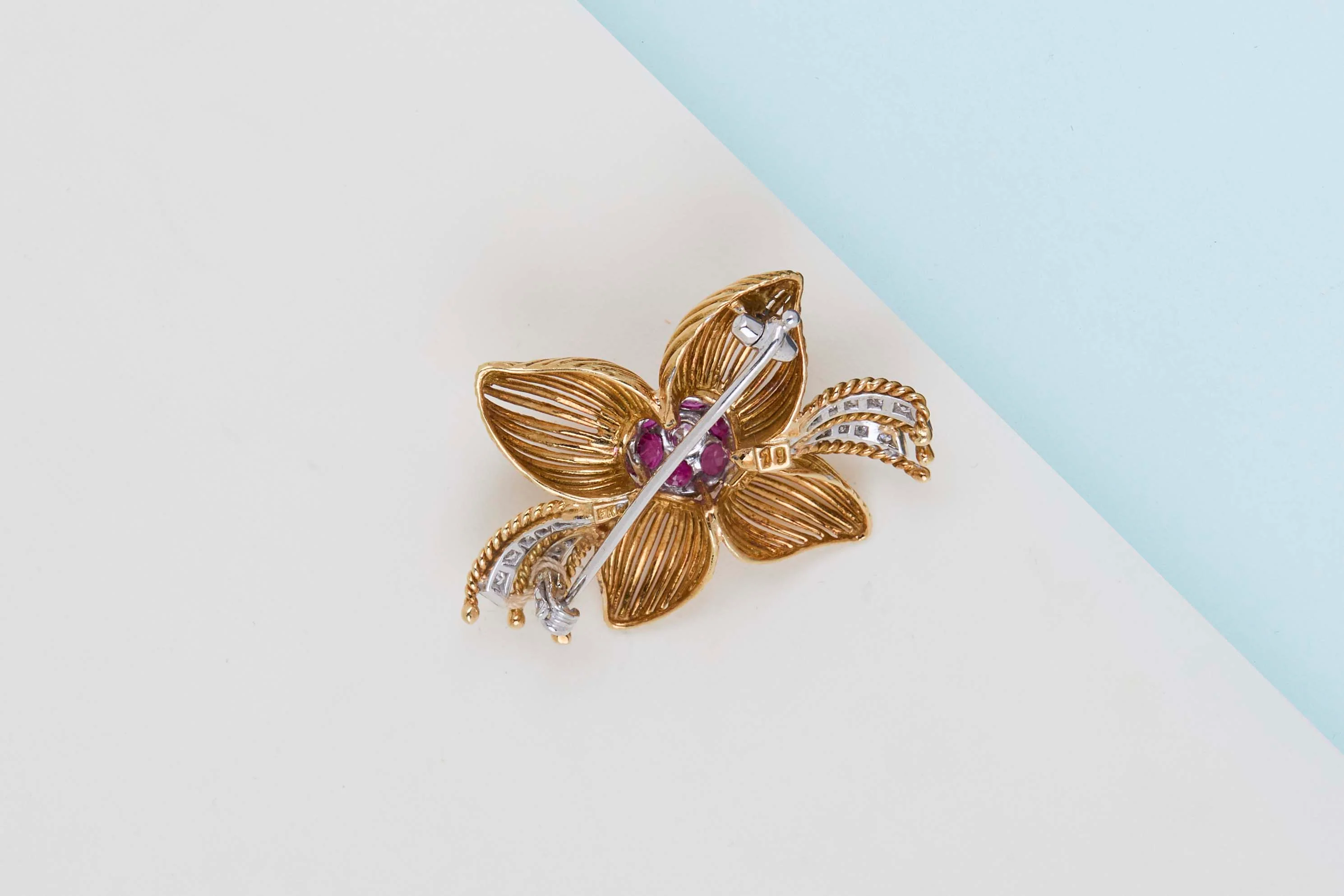 Brooche - 18ct. Yellow & White Gold - Rubies & Diamonds - 4 x 3 CM - Image 3
