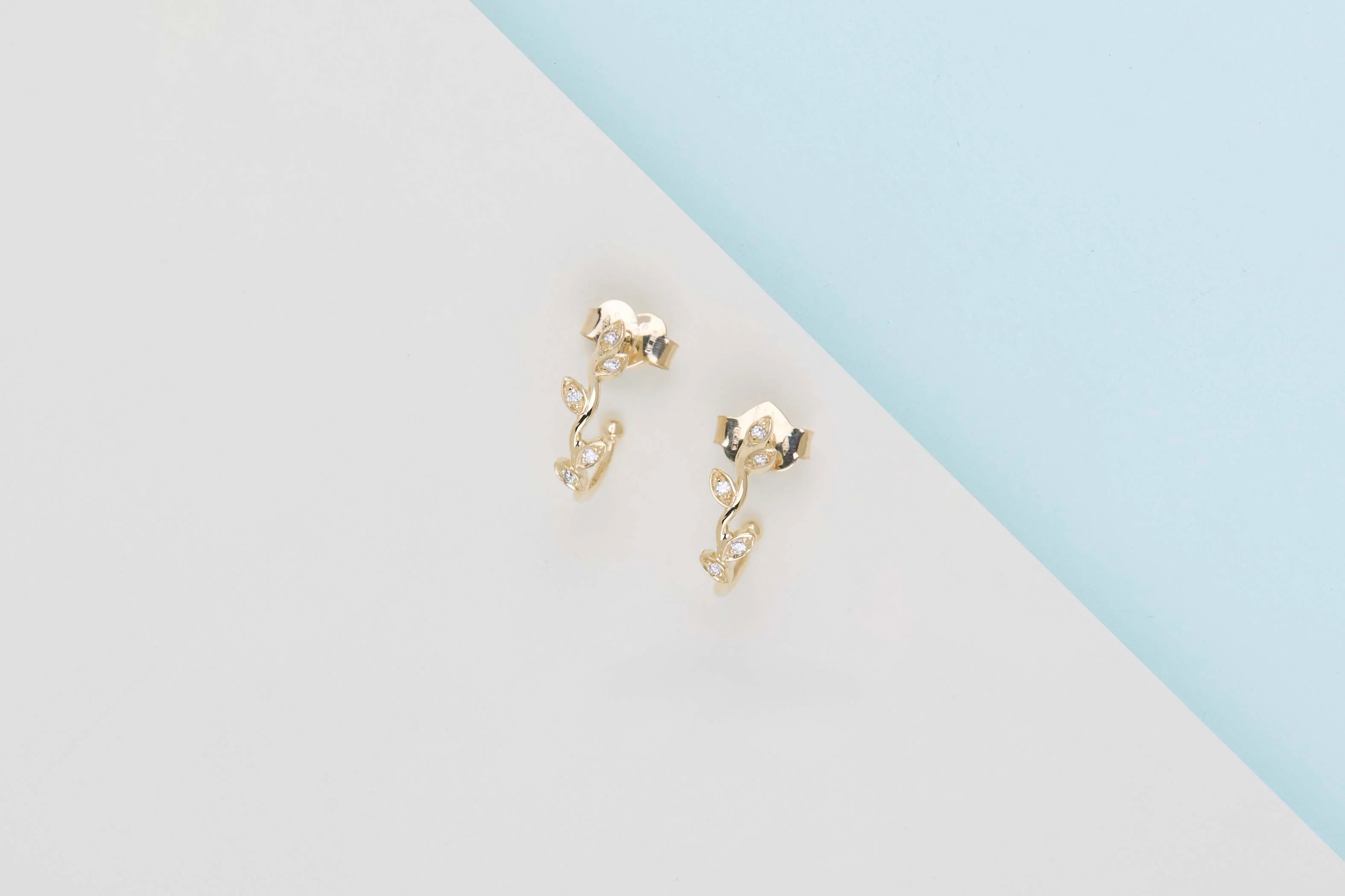 Flora Hoop Earrings 'Flat Leaves' - Yellow Gold - Image 2