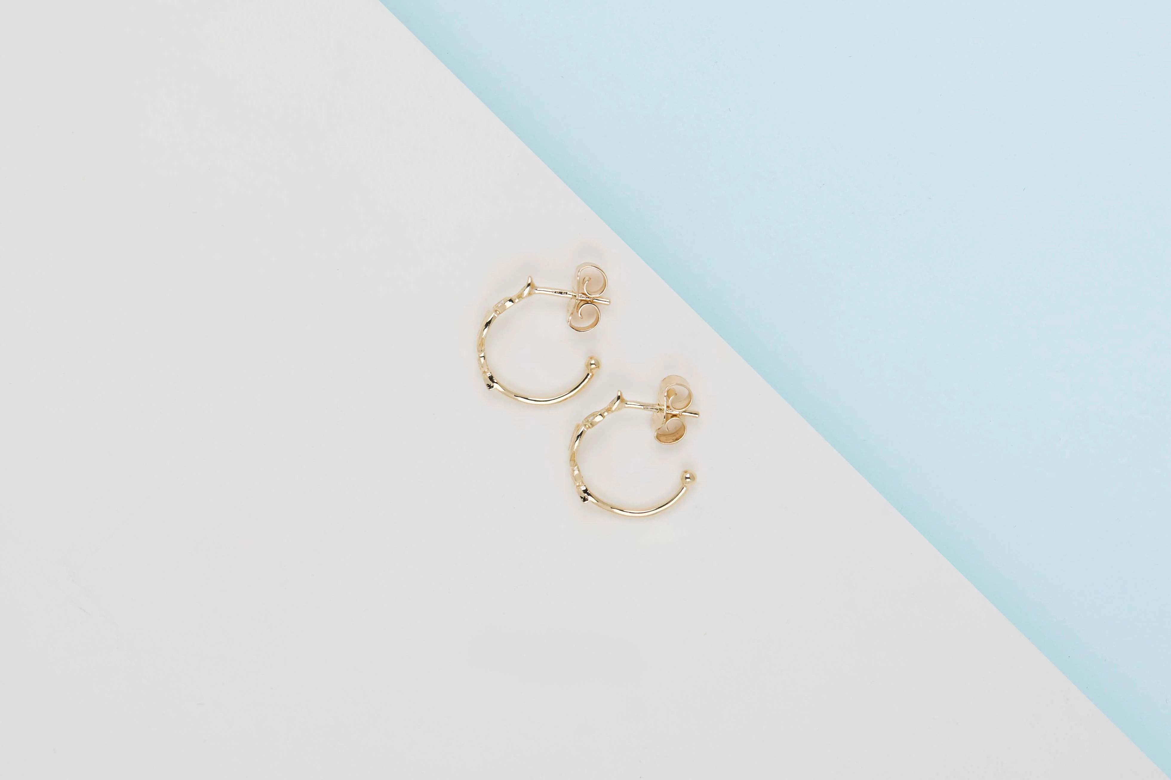 Flora Hoop Earrings 'Flat Leaves' - Yellow Gold - Image 3