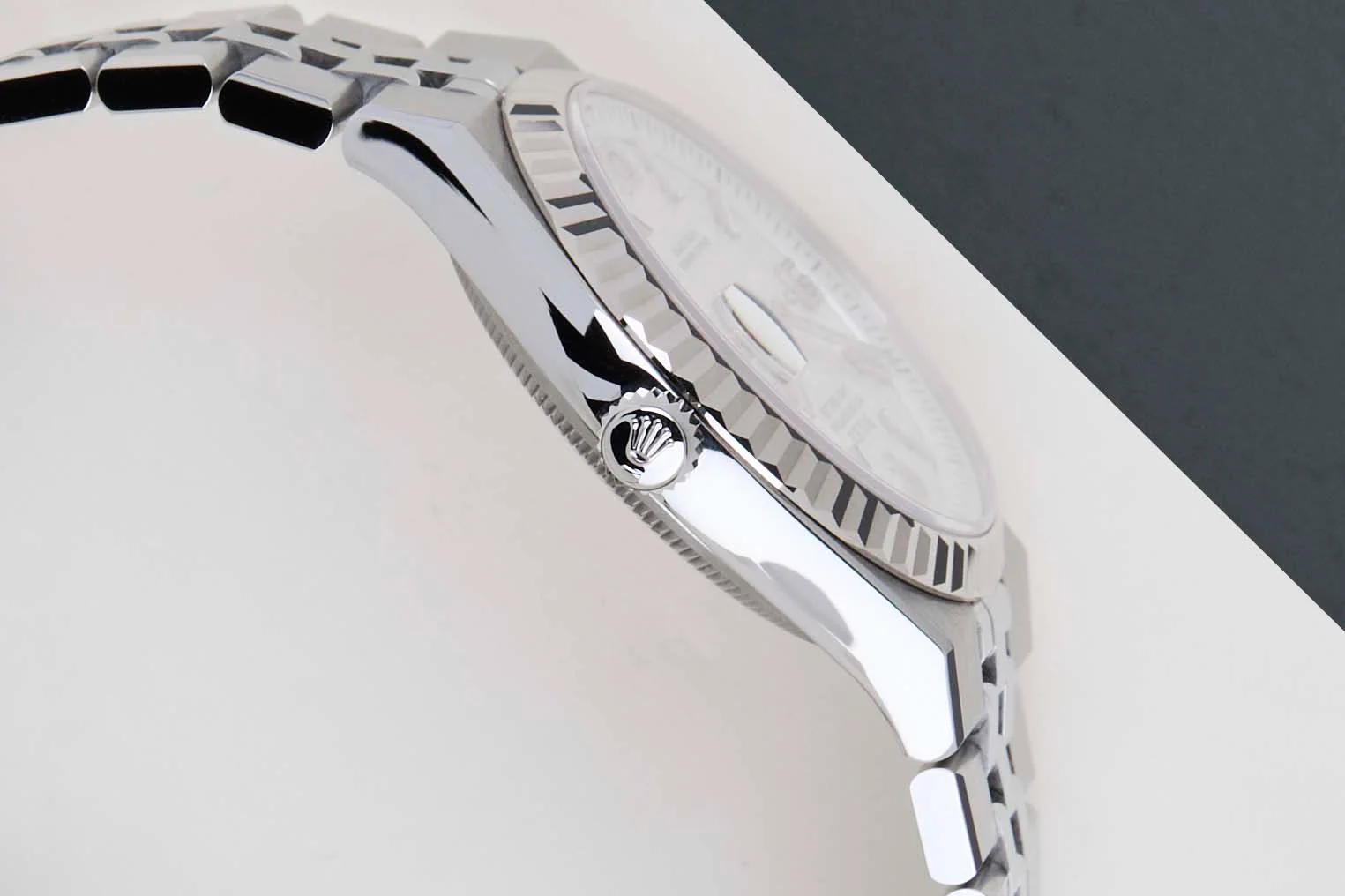 Land-Dweller 36 'White Honeycomb Dial' - Image 8
