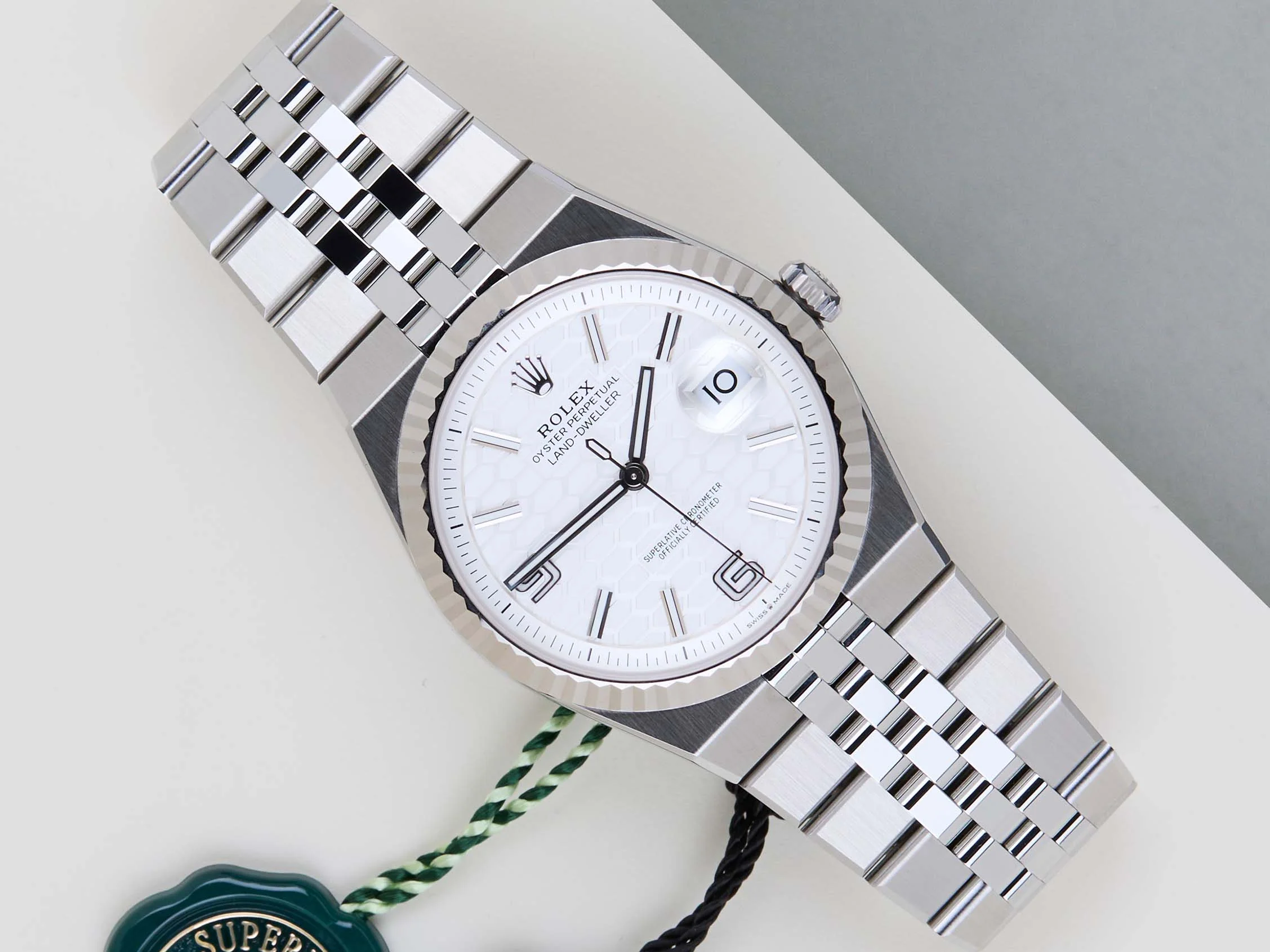 Land-Dweller 40 'White Honeycomb Dial'