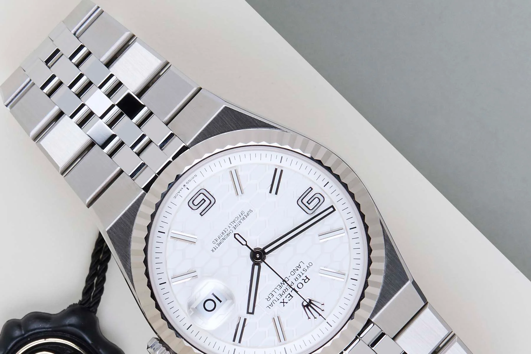 Land-Dweller 40 'White Honeycomb Dial' - Image 4