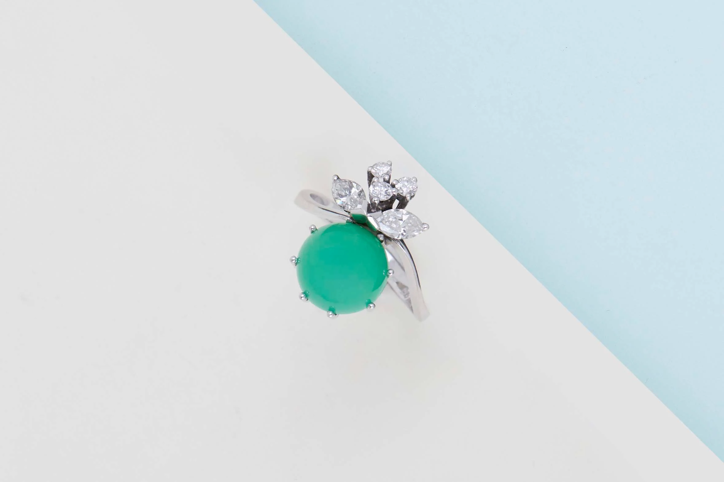 Ring - 18ct. White Gold - Chrysoprase & Diamonds - Size 55 - Image 2