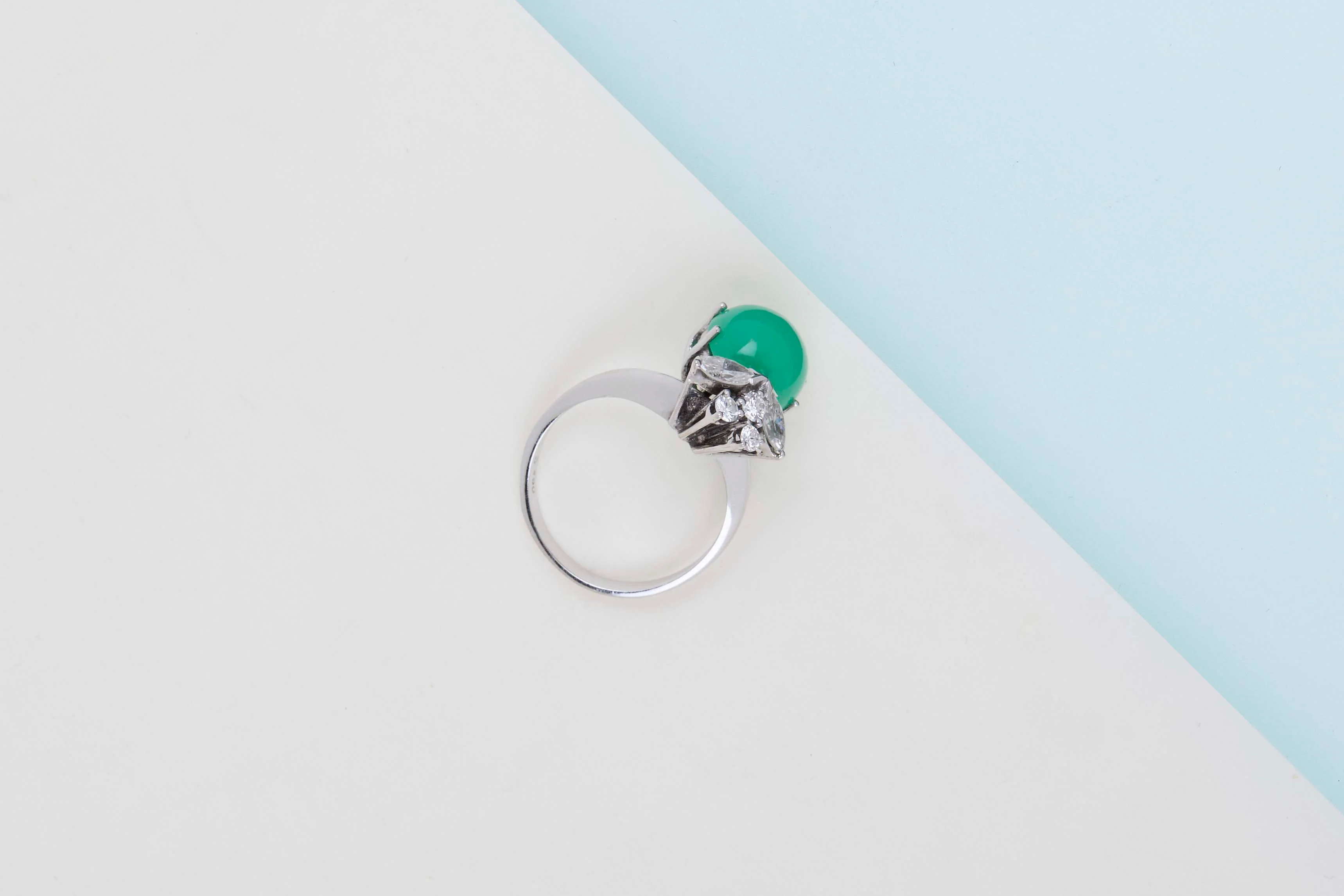 Ring - 18ct. White Gold - Chrysoprase & Diamonds - Size 55 - Image 3
