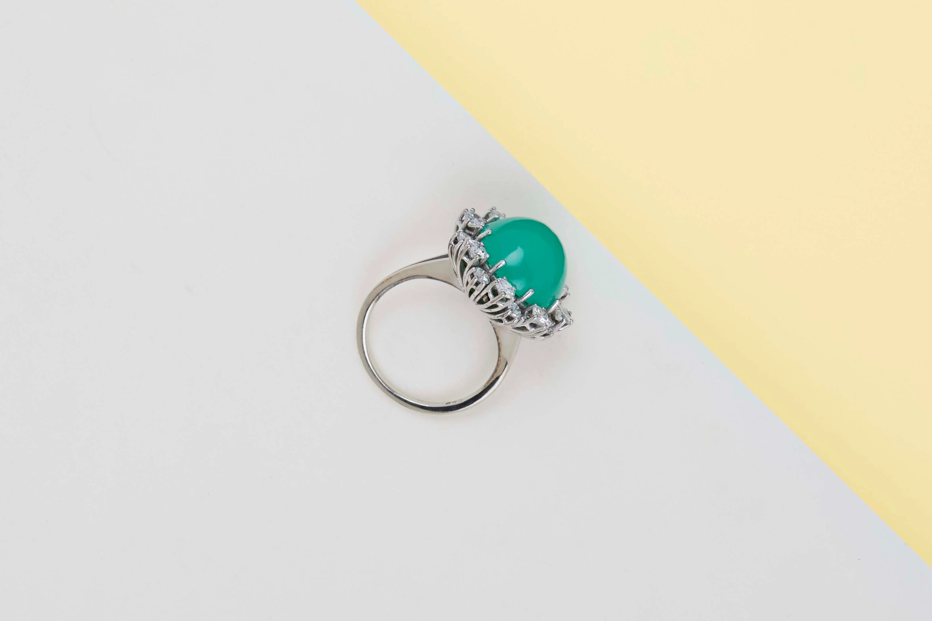 Ring - 18ct. White Gold - Chrysoprase & Diamonds - Size 50 - Image 3