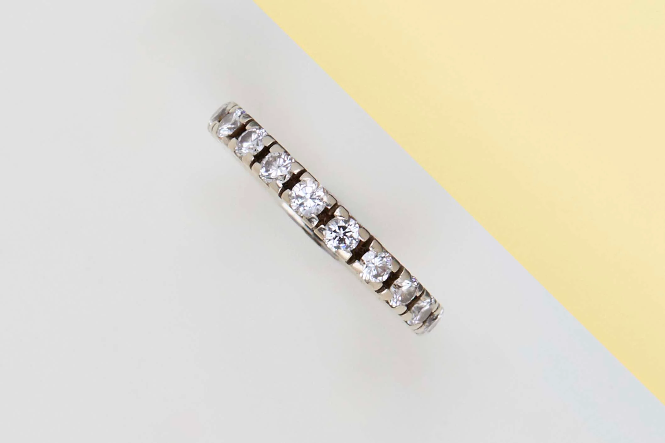 Ring - White Gold & Diamonds - Size 52