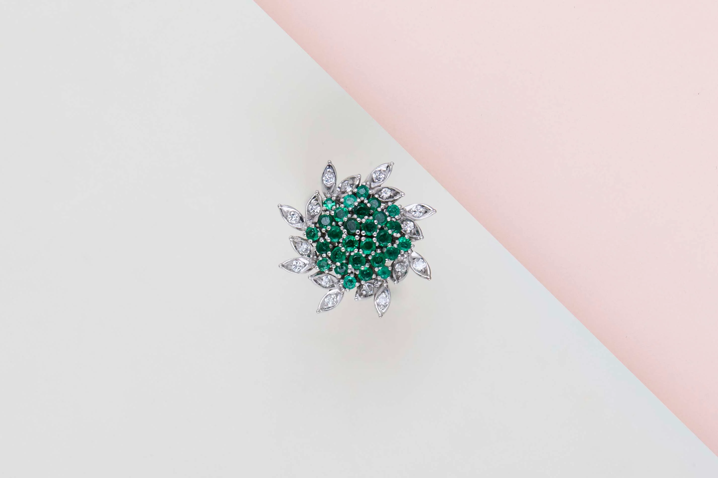 Ring - 18ct. White Gold - Emerald & Diamonds - Size 52 - Image 2