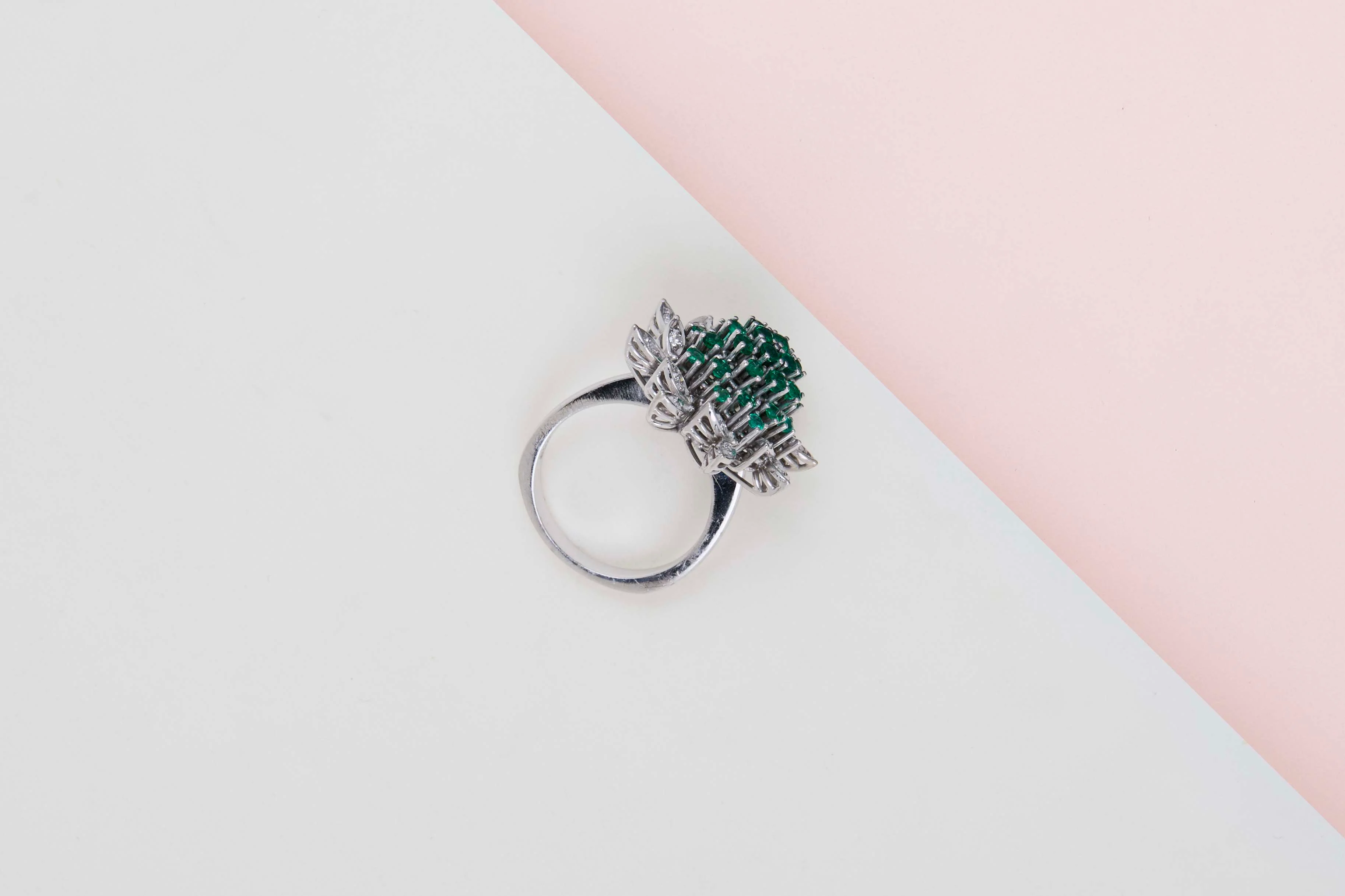 Ring - 18ct. White Gold - Emerald & Diamonds - Size 52 - Image 3