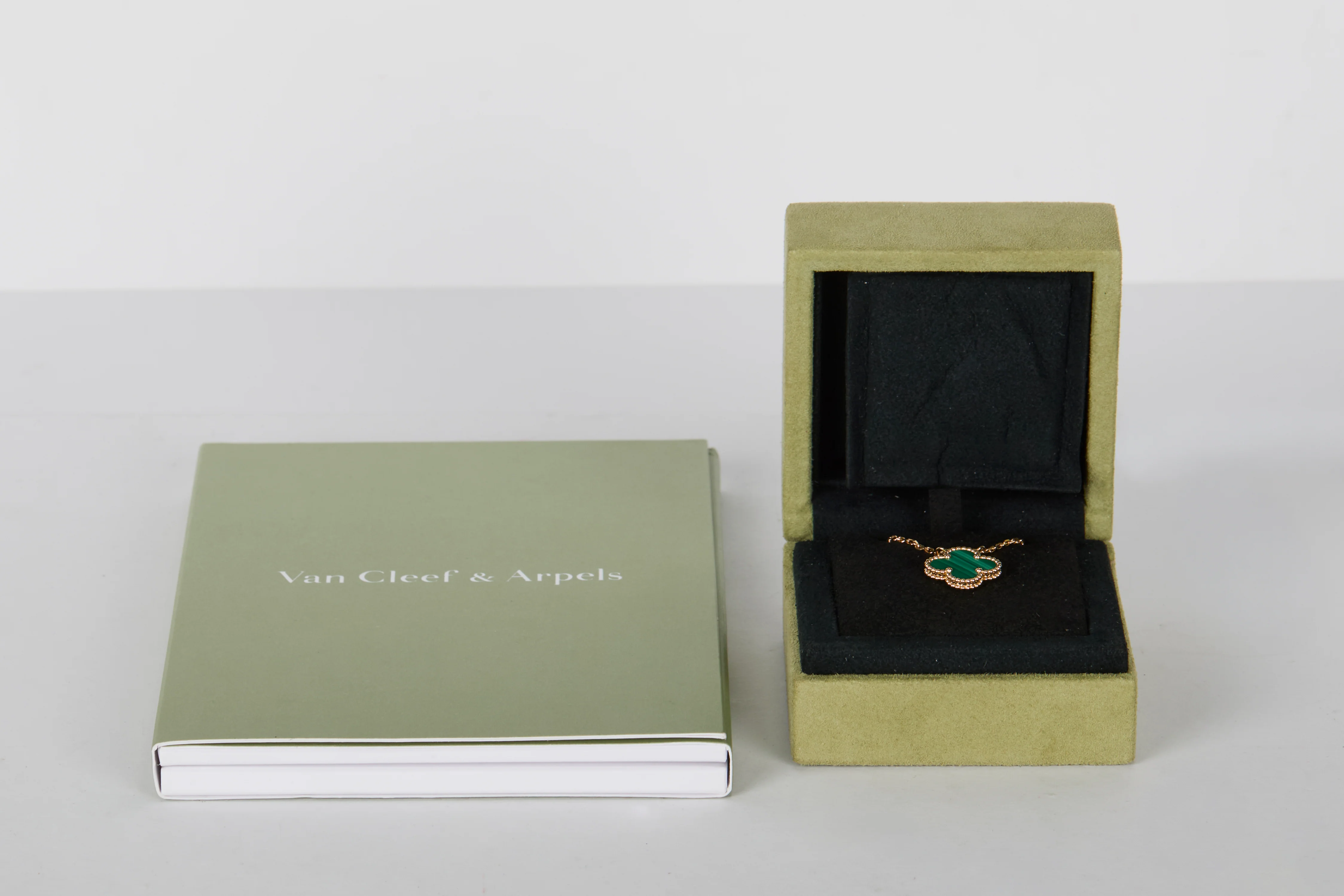 Vintage Alhambra Necklace - Yellow Gold - Malachite - 40 CM - B&P - Image 4